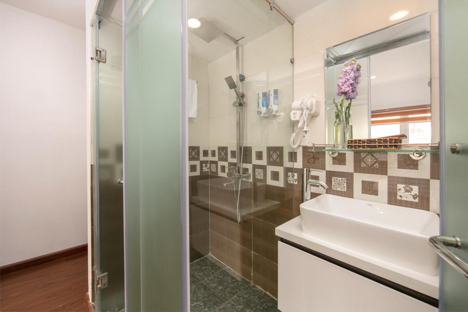 Family Room with Private Bathroom photo 3
