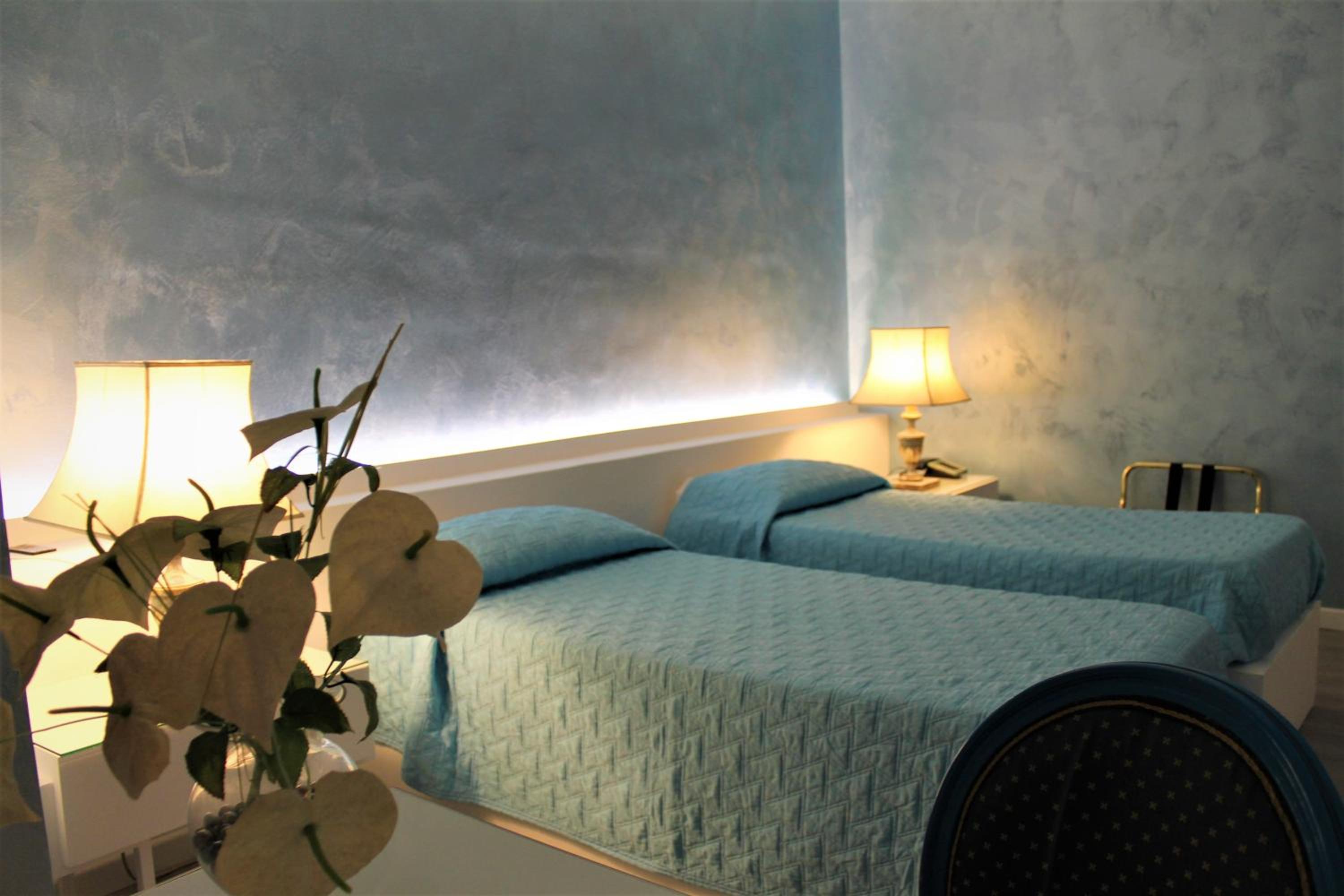 Twin Room - Photo 2