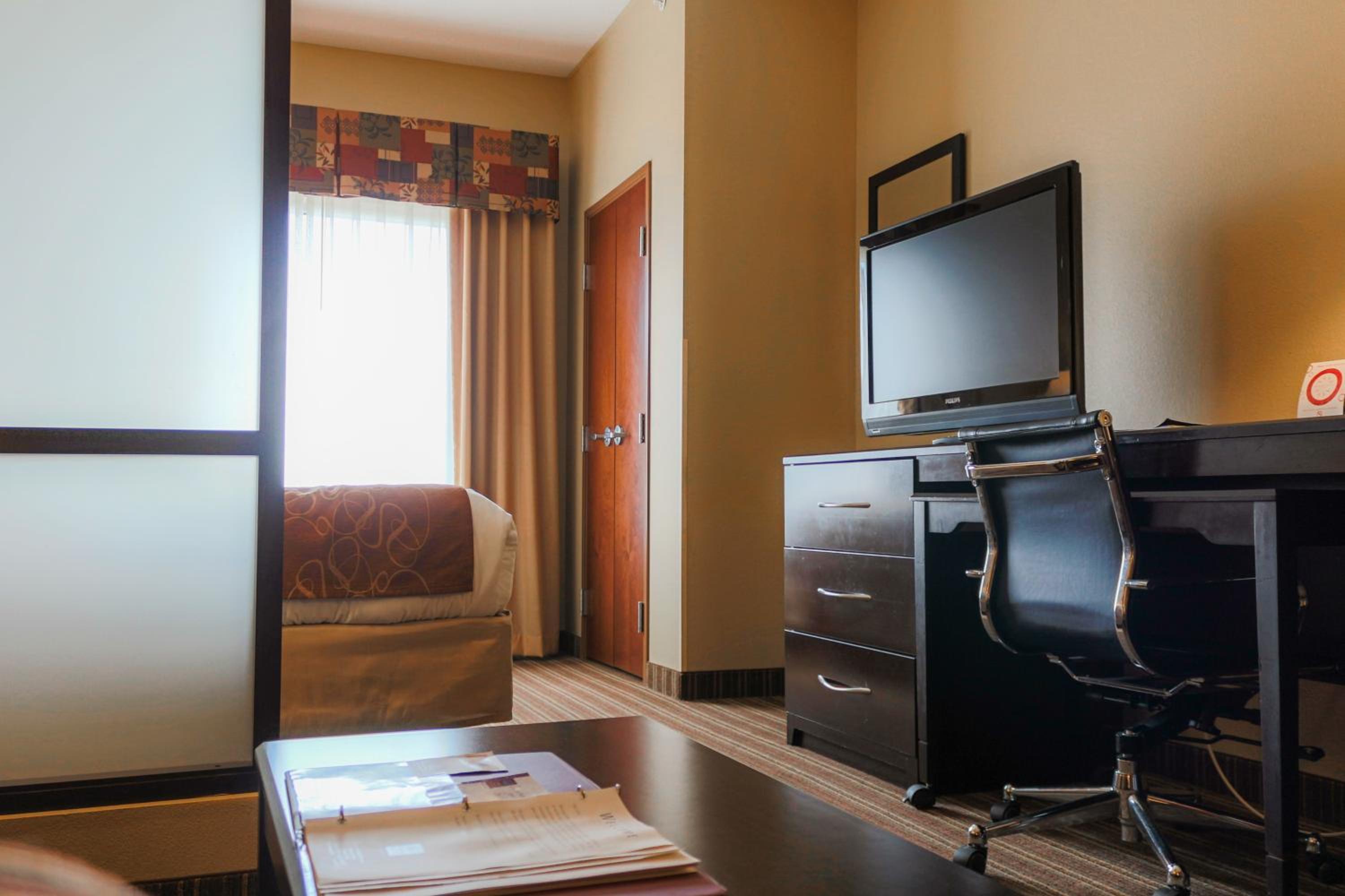 King Suite with Sofabed - Photo 6