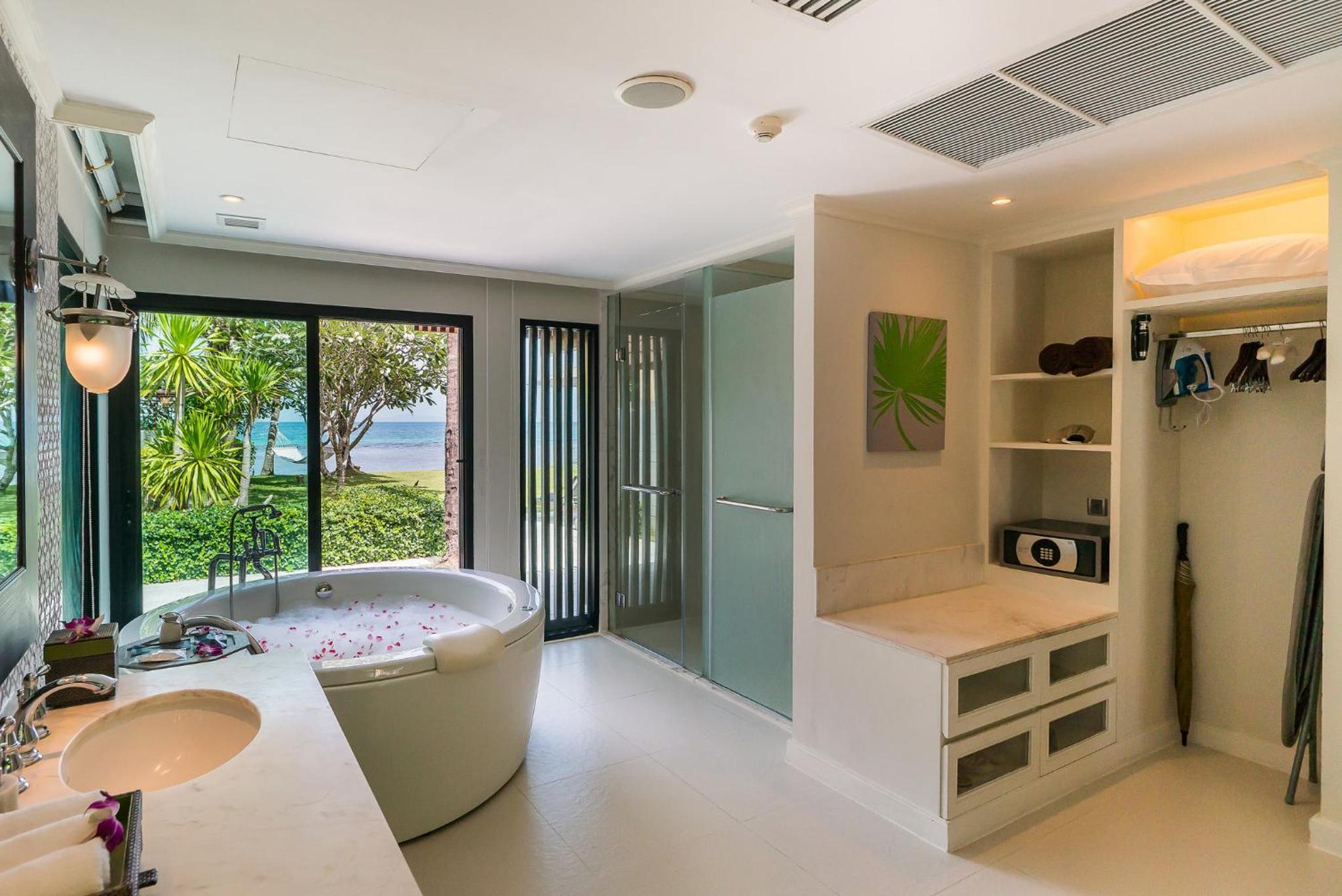 Beachfront Pool Villa with Club Access - Photo 7