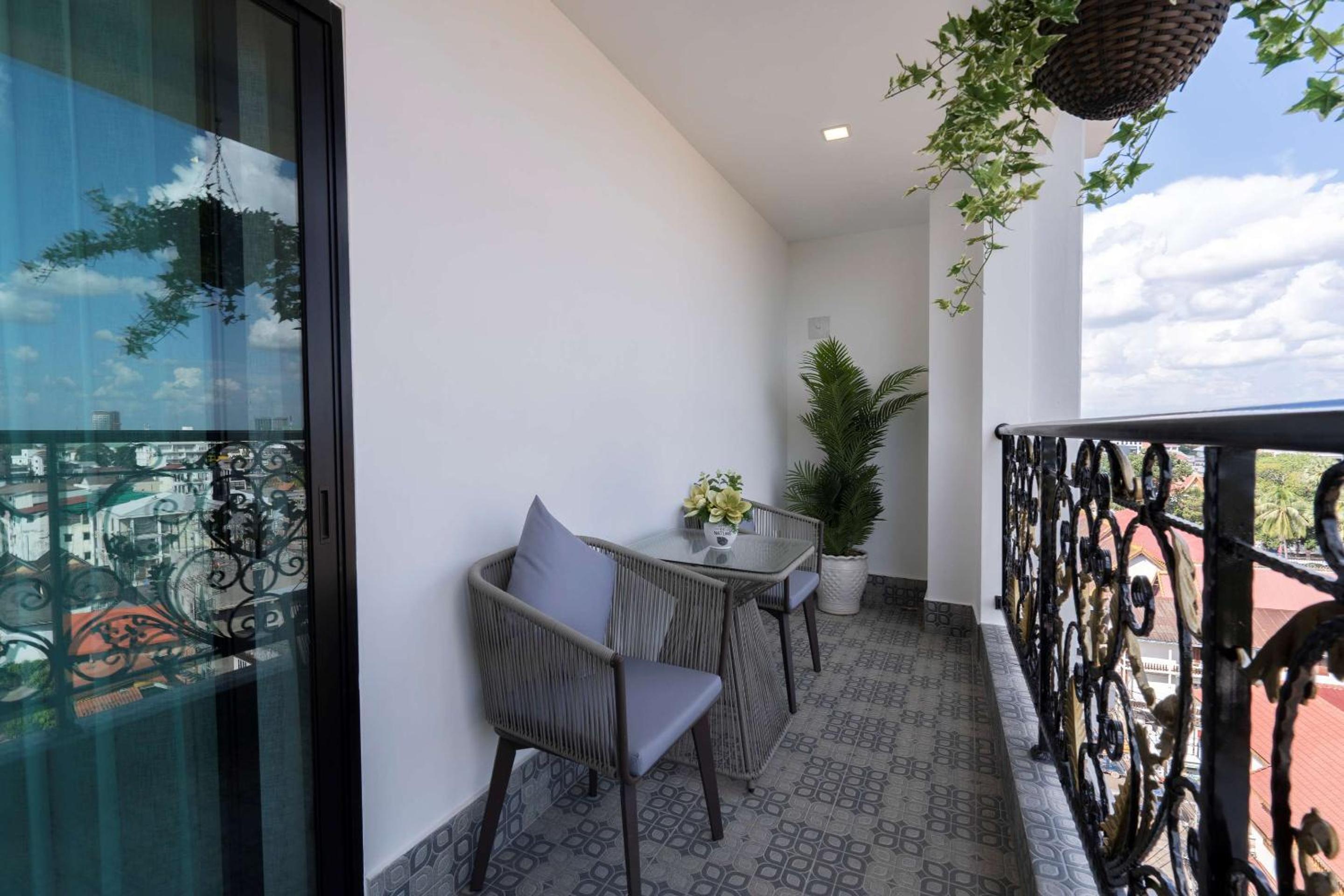 King Suite with Balcony and River View - Non-Smoking - Photo 18
