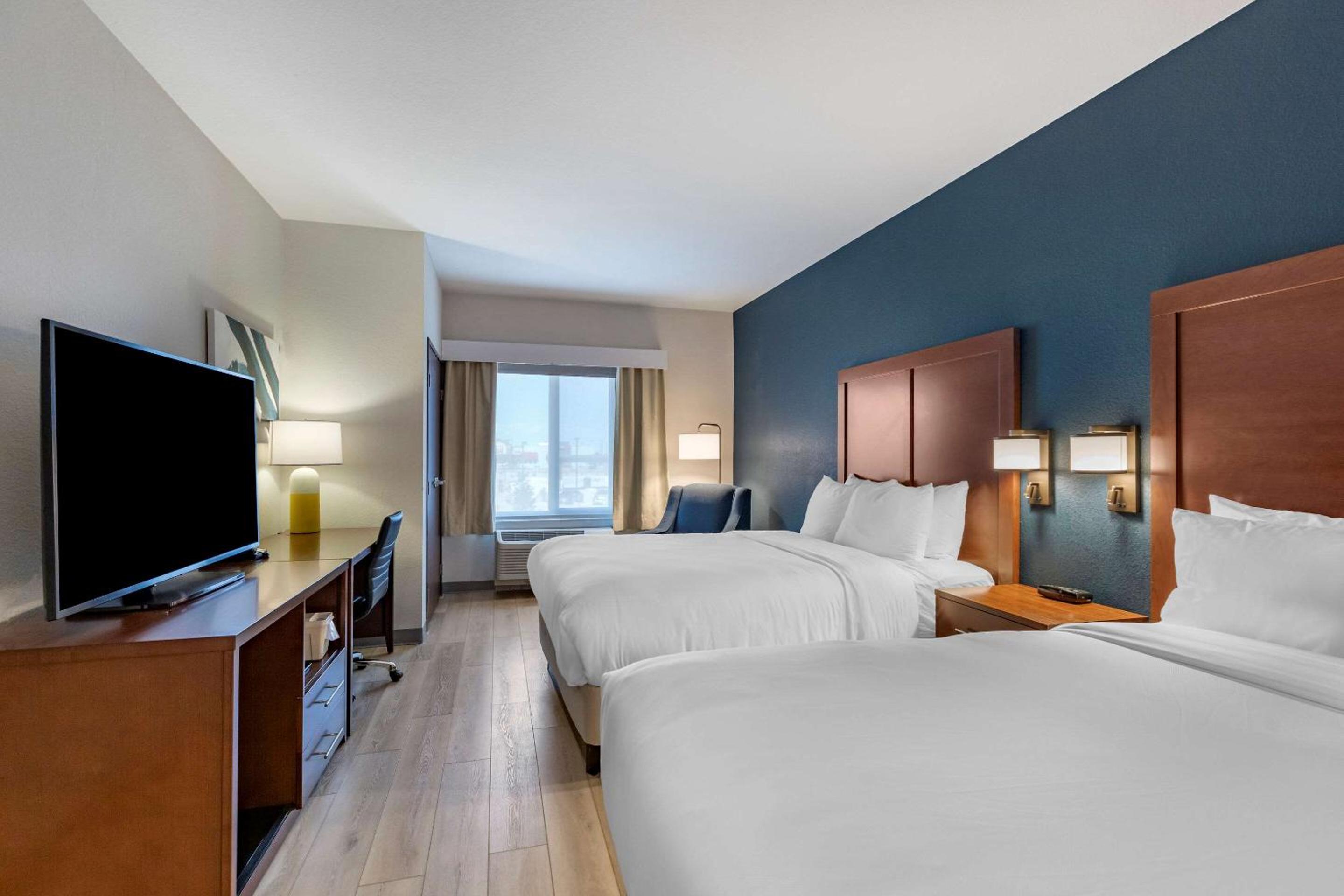 Standard Queen Room with Two Queen Beds - Non Smoking  - Photo 4
