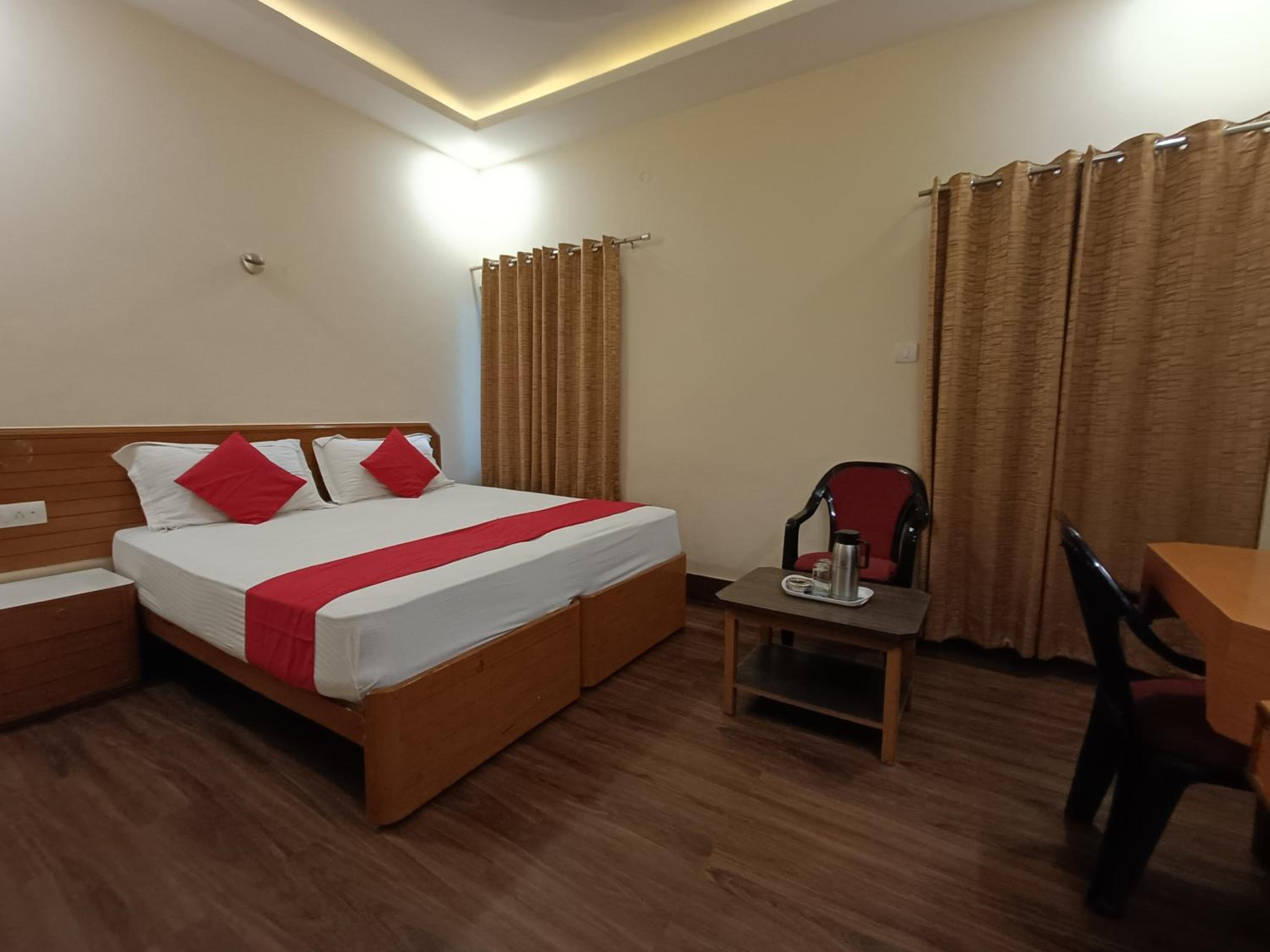 Deluxe Room - Photo 11