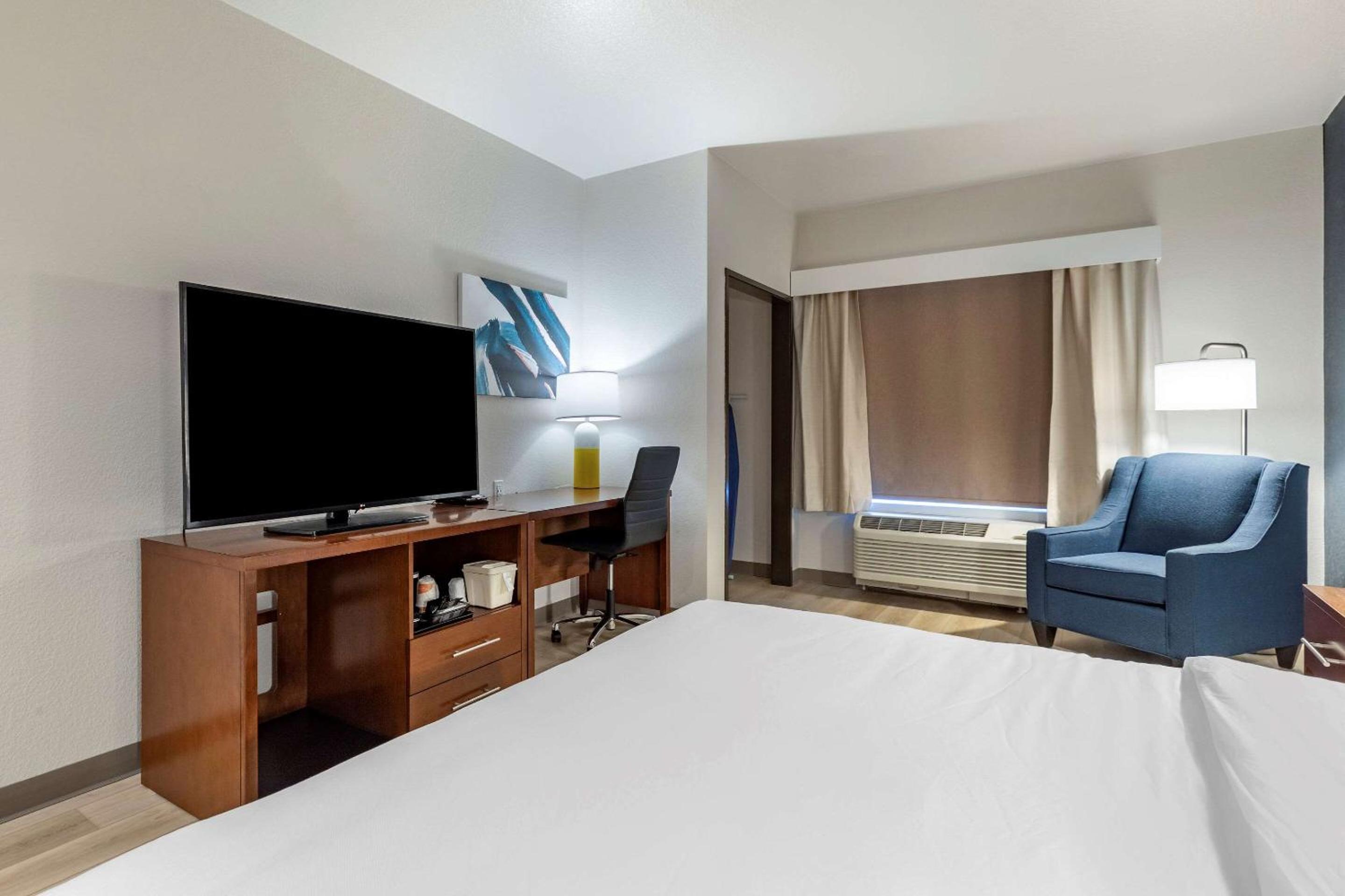 Standard King Room - Non Smoking - Photo 7