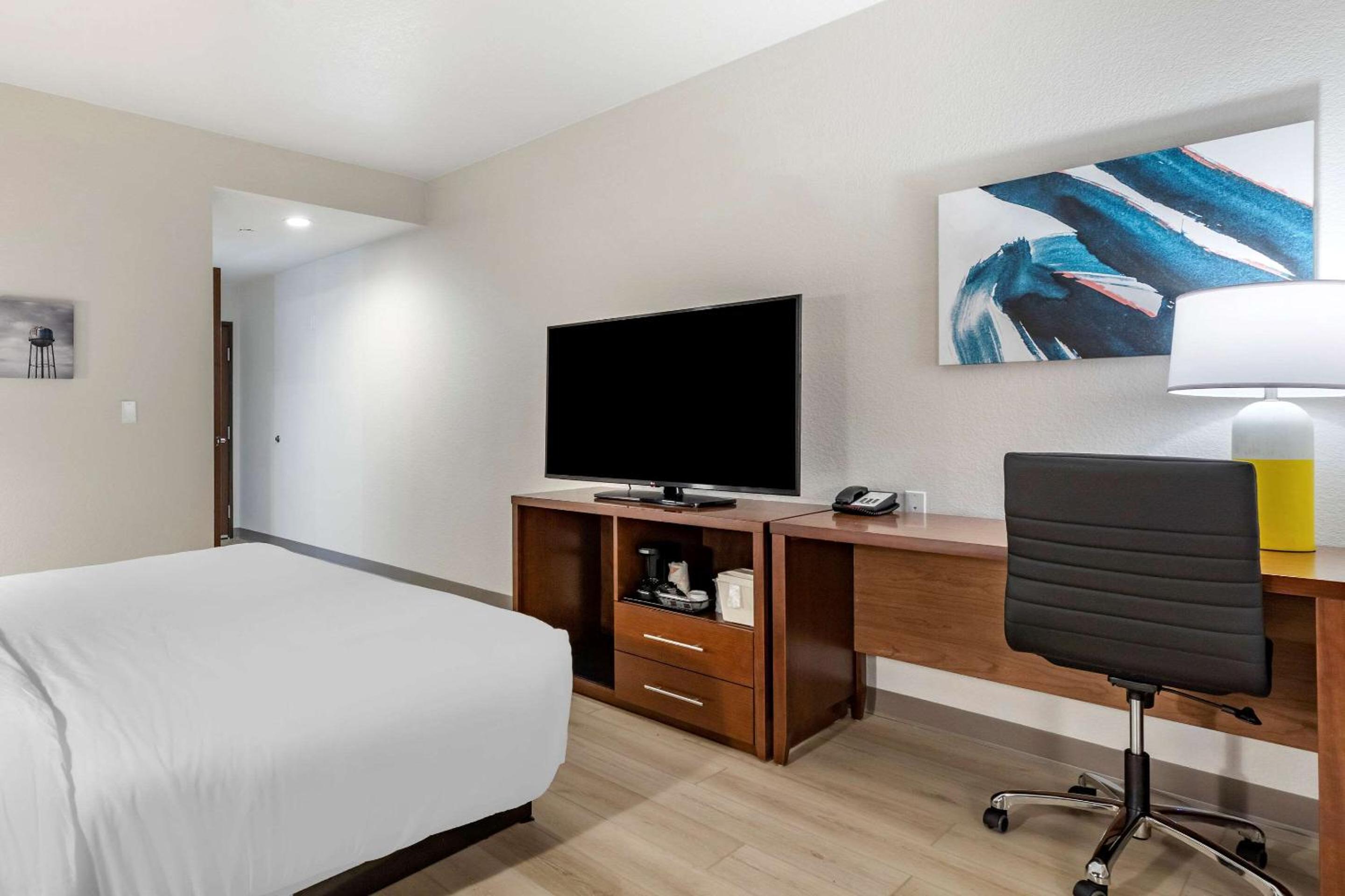 Standard King Room - Non Smoking - Photo 8
