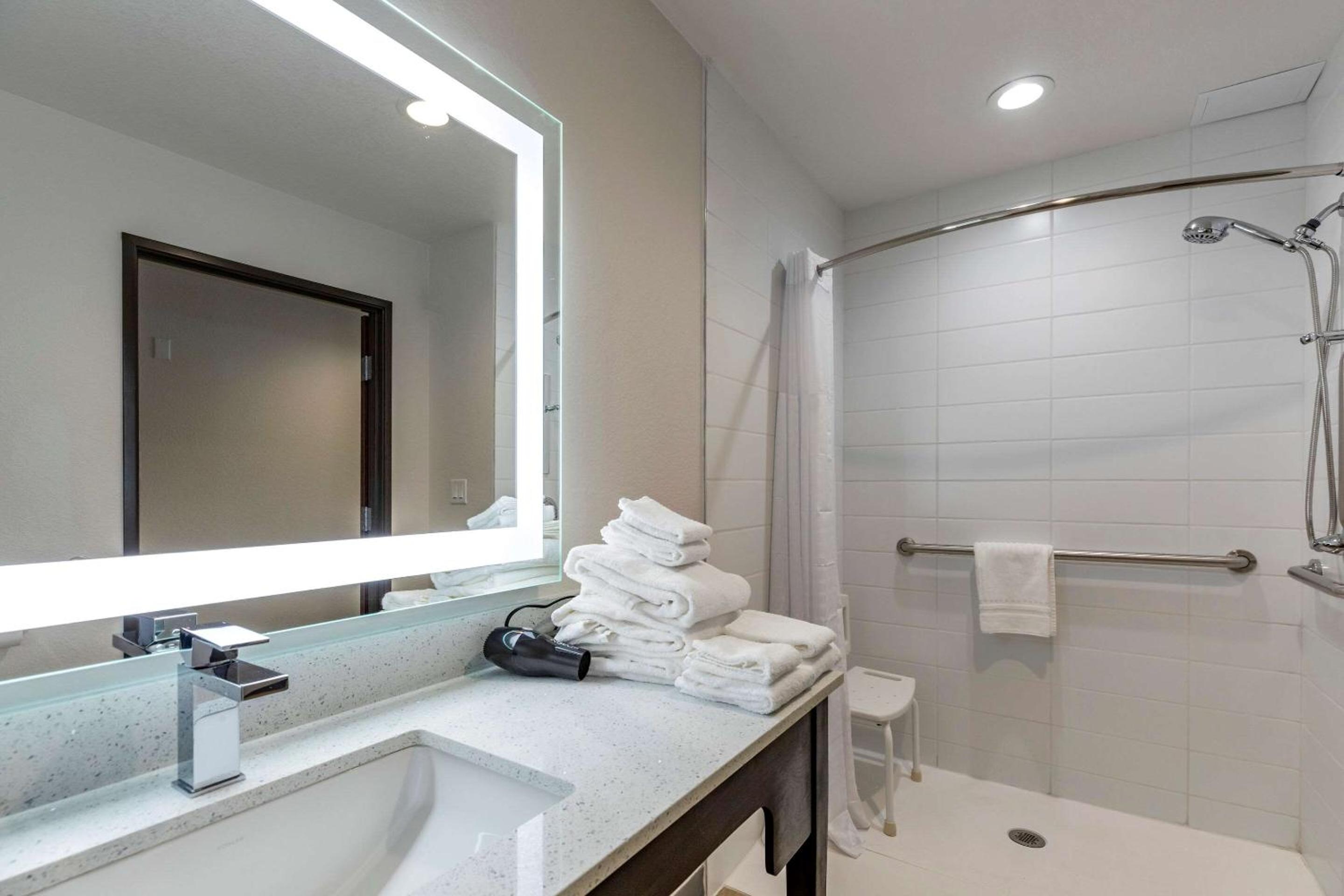 King Room - Accessible/Non Smoking - Photo 4