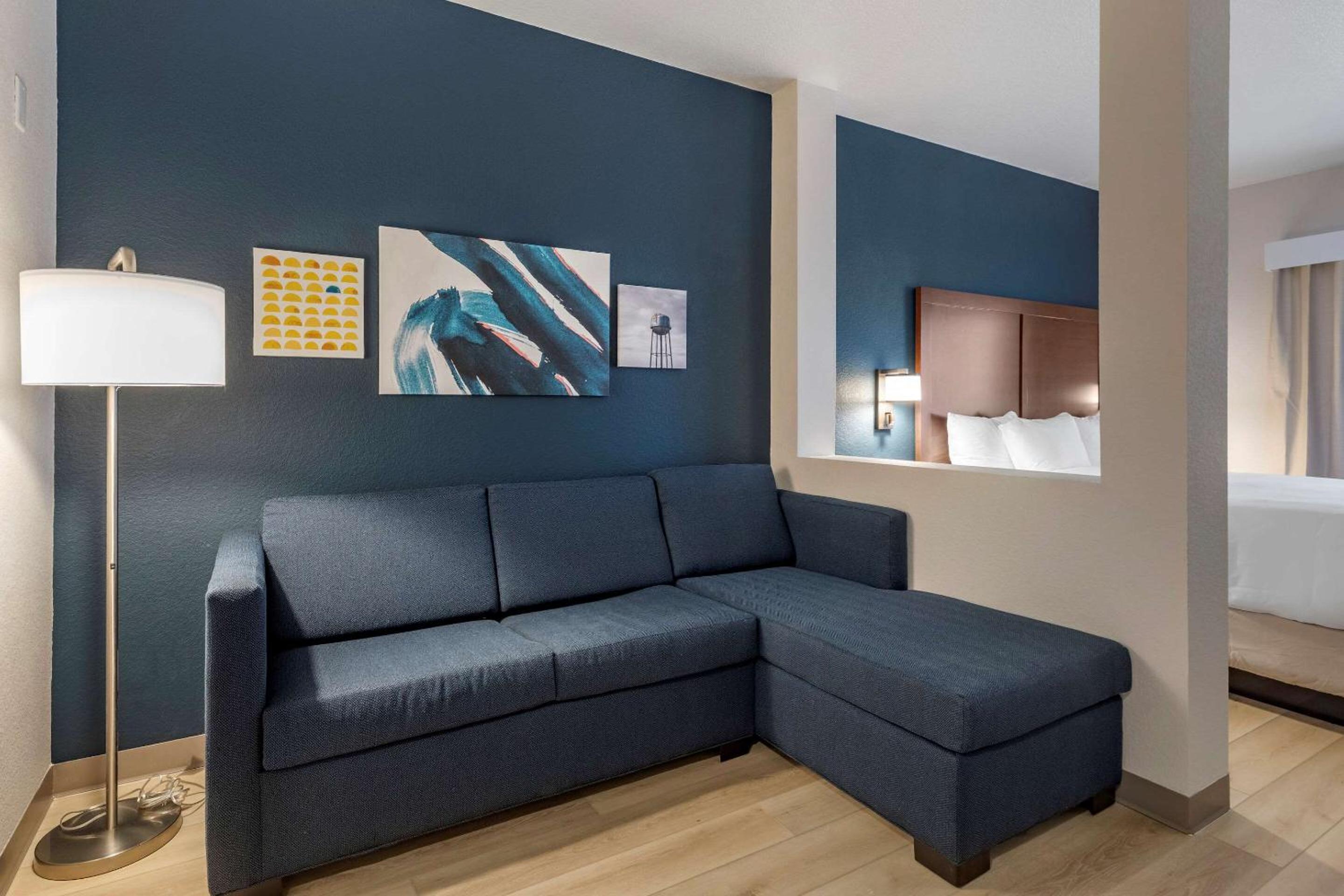 King Suite - Non Smoking - Photo 1