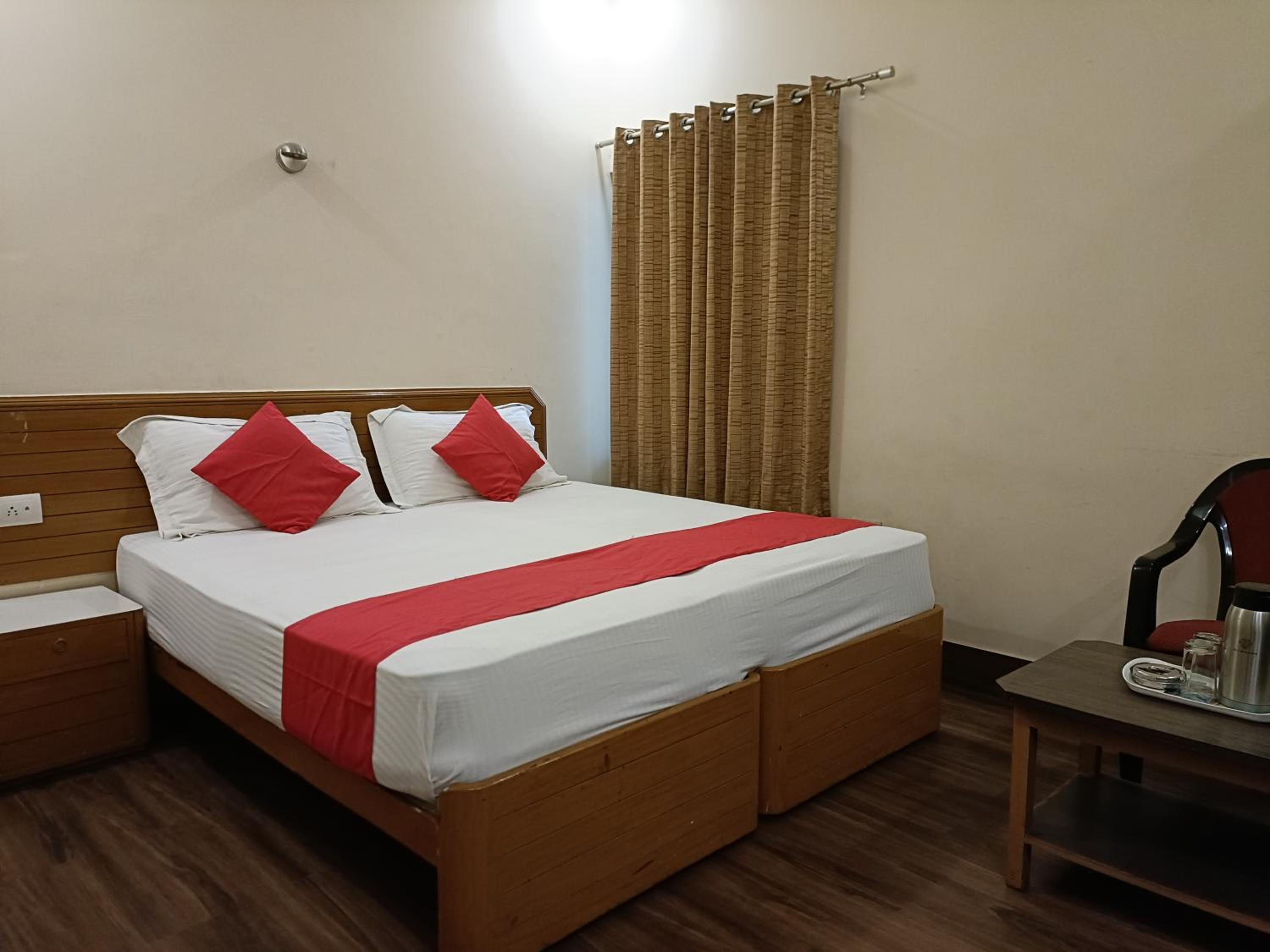 Deluxe Room - Photo 10