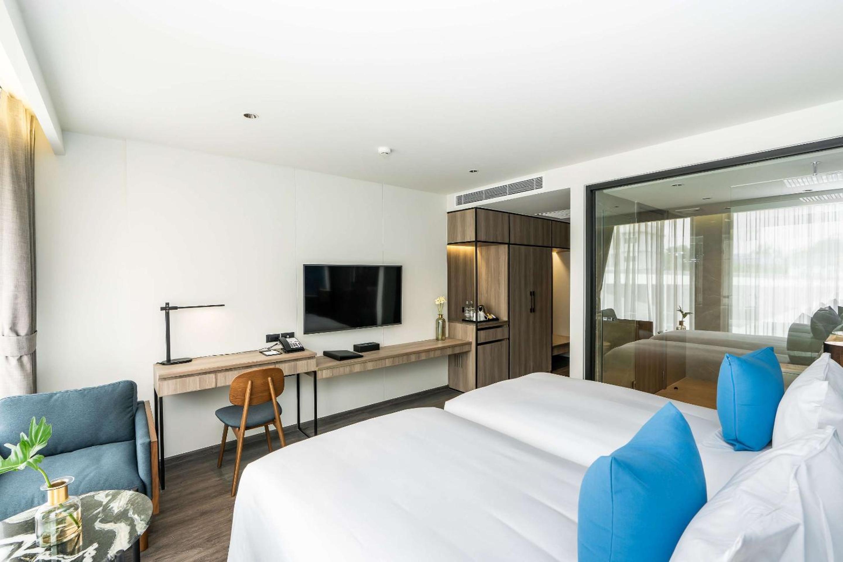 Deluxe Twin Room with City View - Non-Smoking - Photo 7