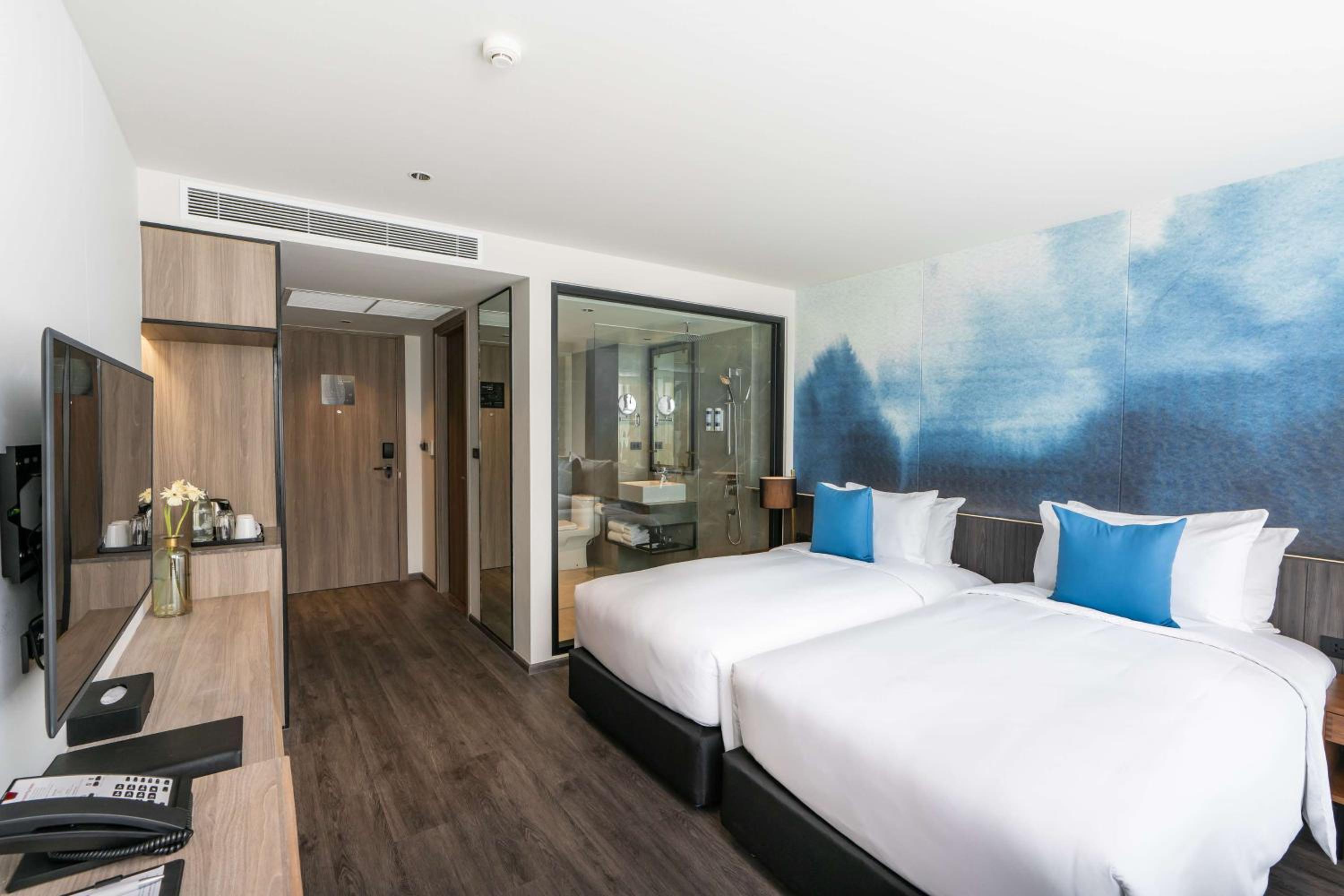 Deluxe Twin Room with City View - Non-Smoking - Photo 1