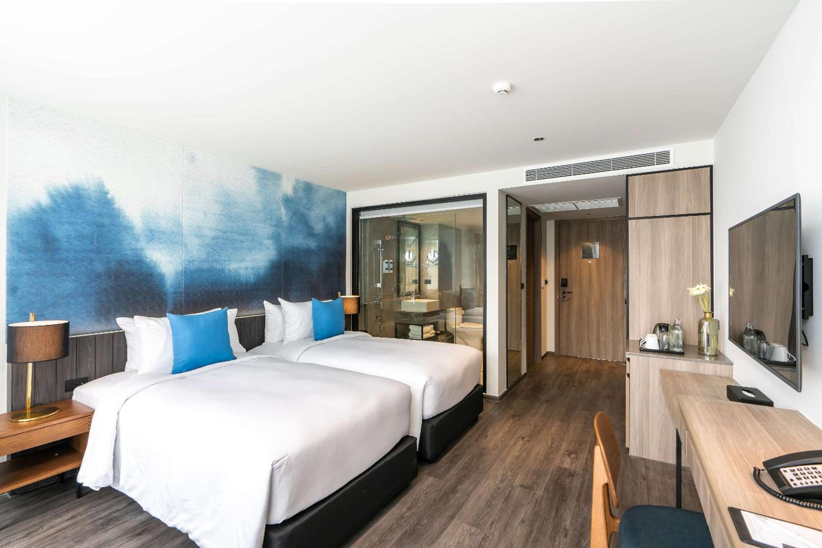 Deluxe Twin Room with Pool View - Non-Smoking - Photo 10