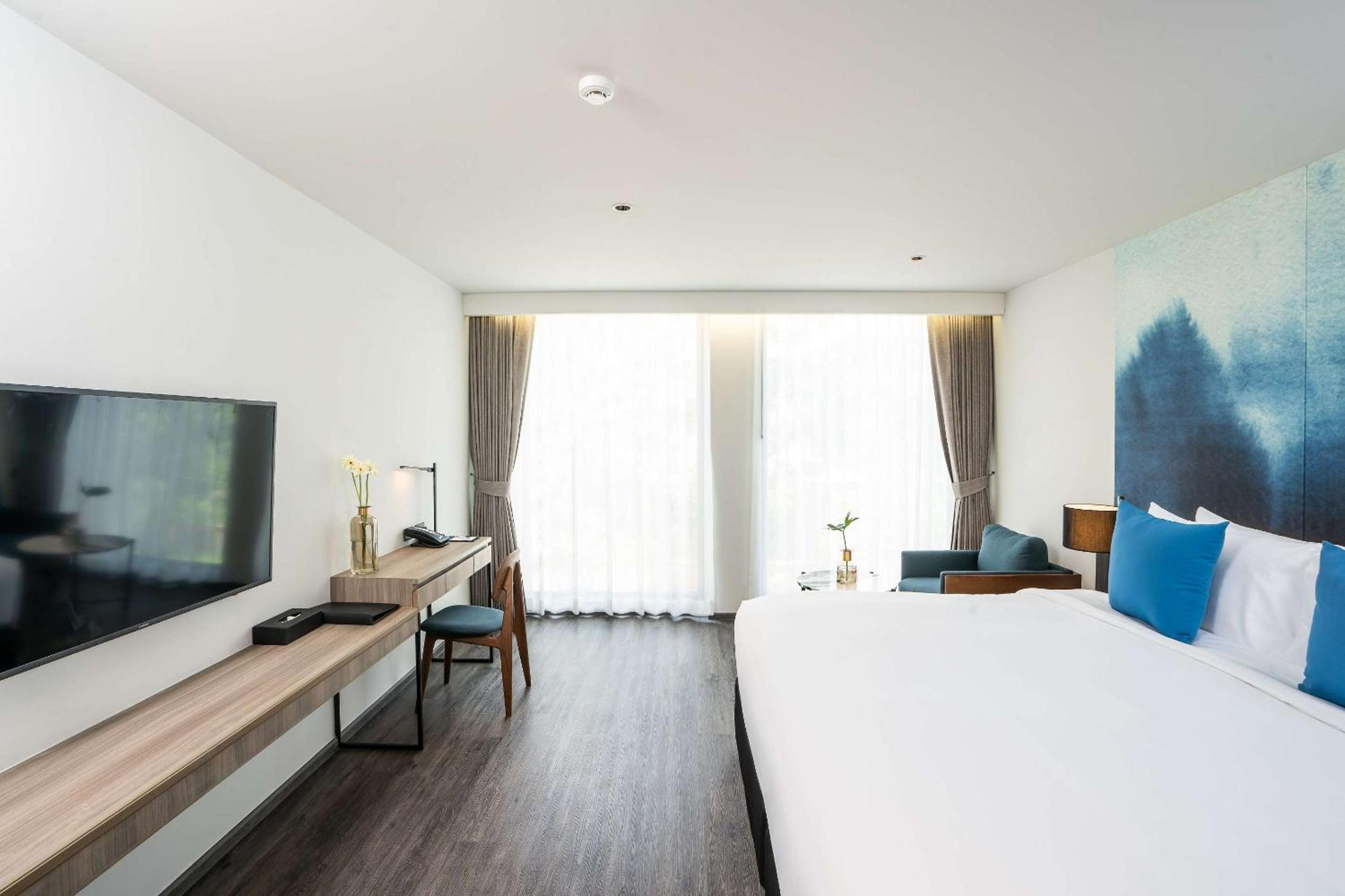 Deluxe Double Room with Pool View - Non-Smoking - Photo 8
