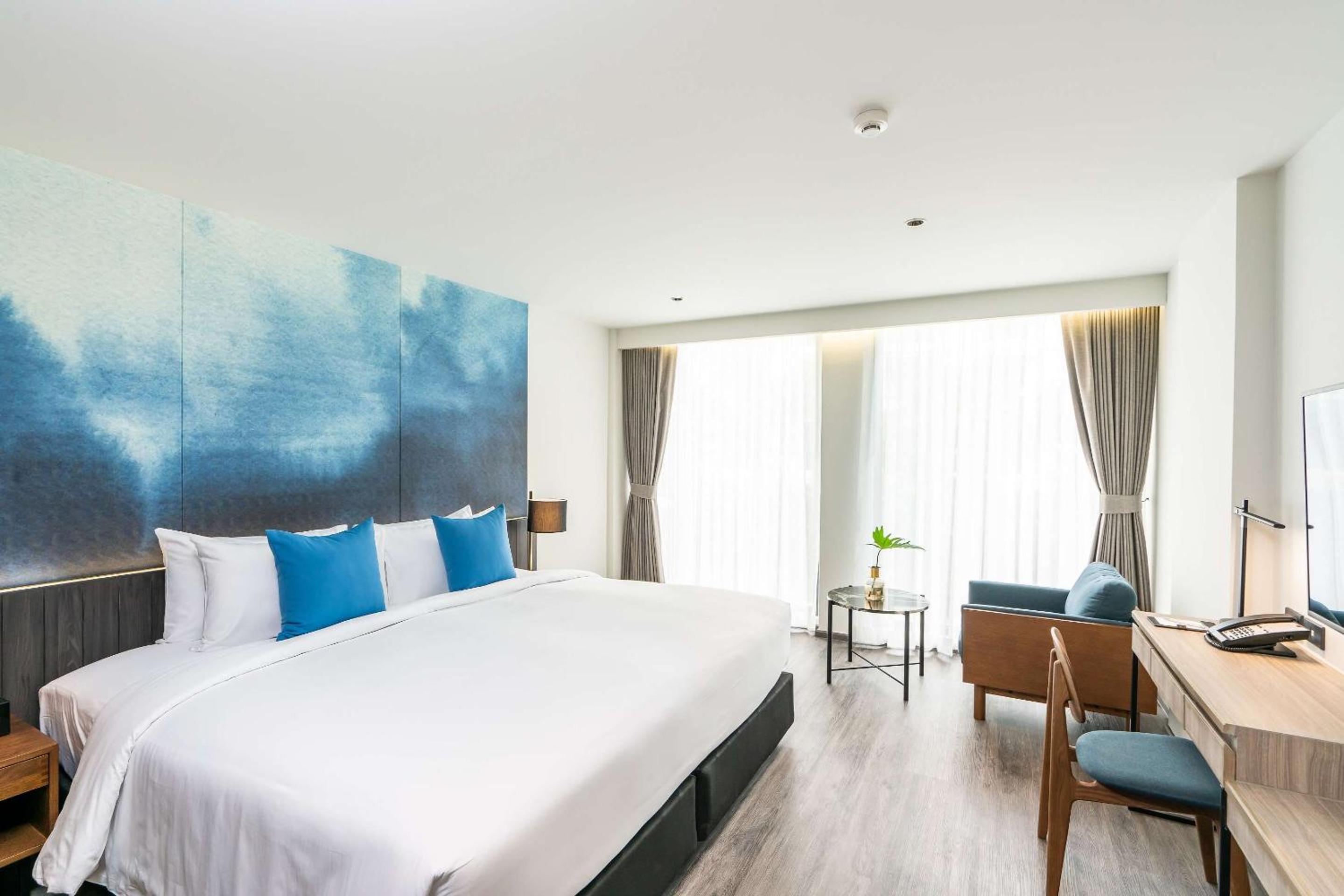 Deluxe Double Room with Pool View - Non-Smoking - Photo 1