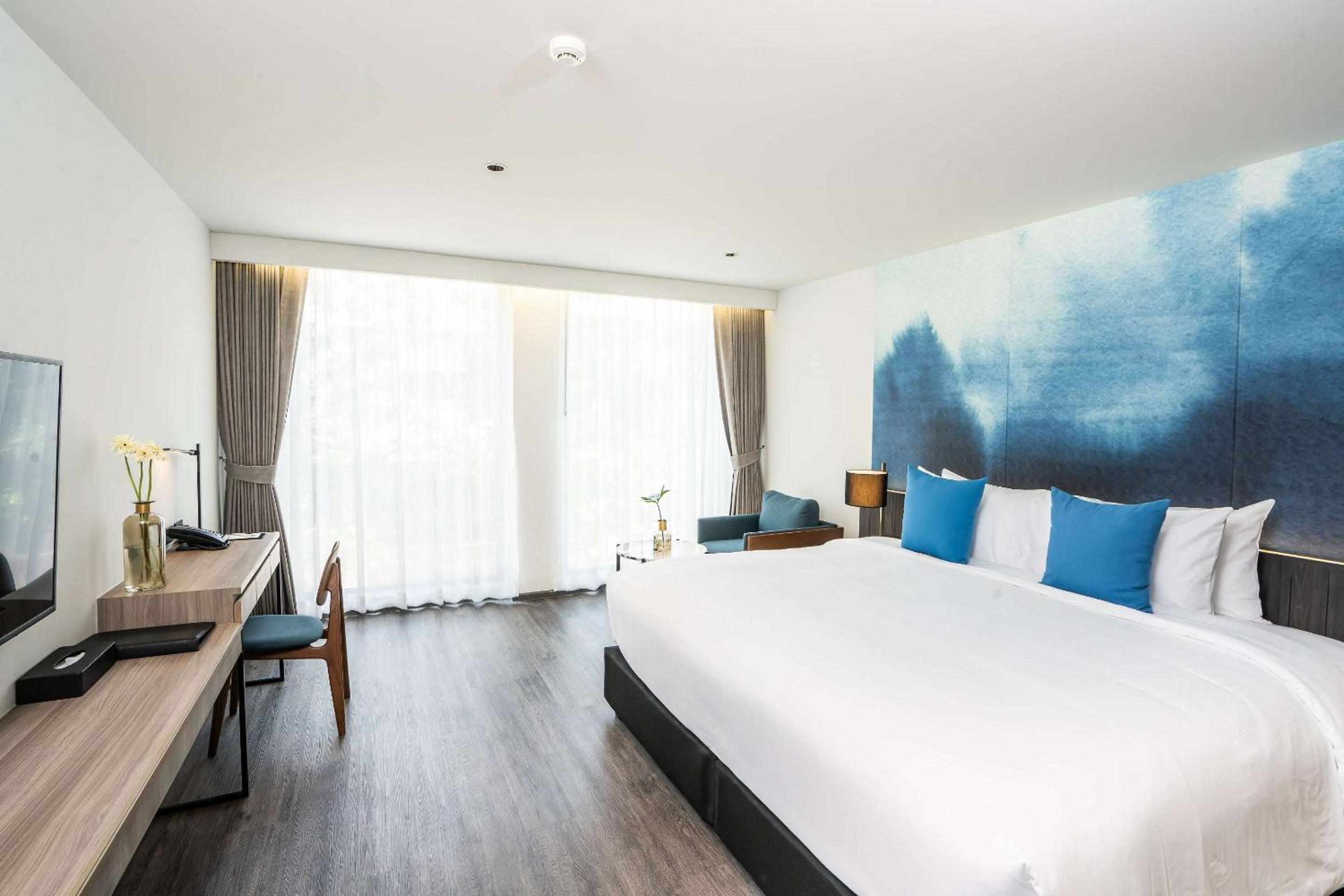 Deluxe Double Room with Pool View - Non-Smoking - Photo 2
