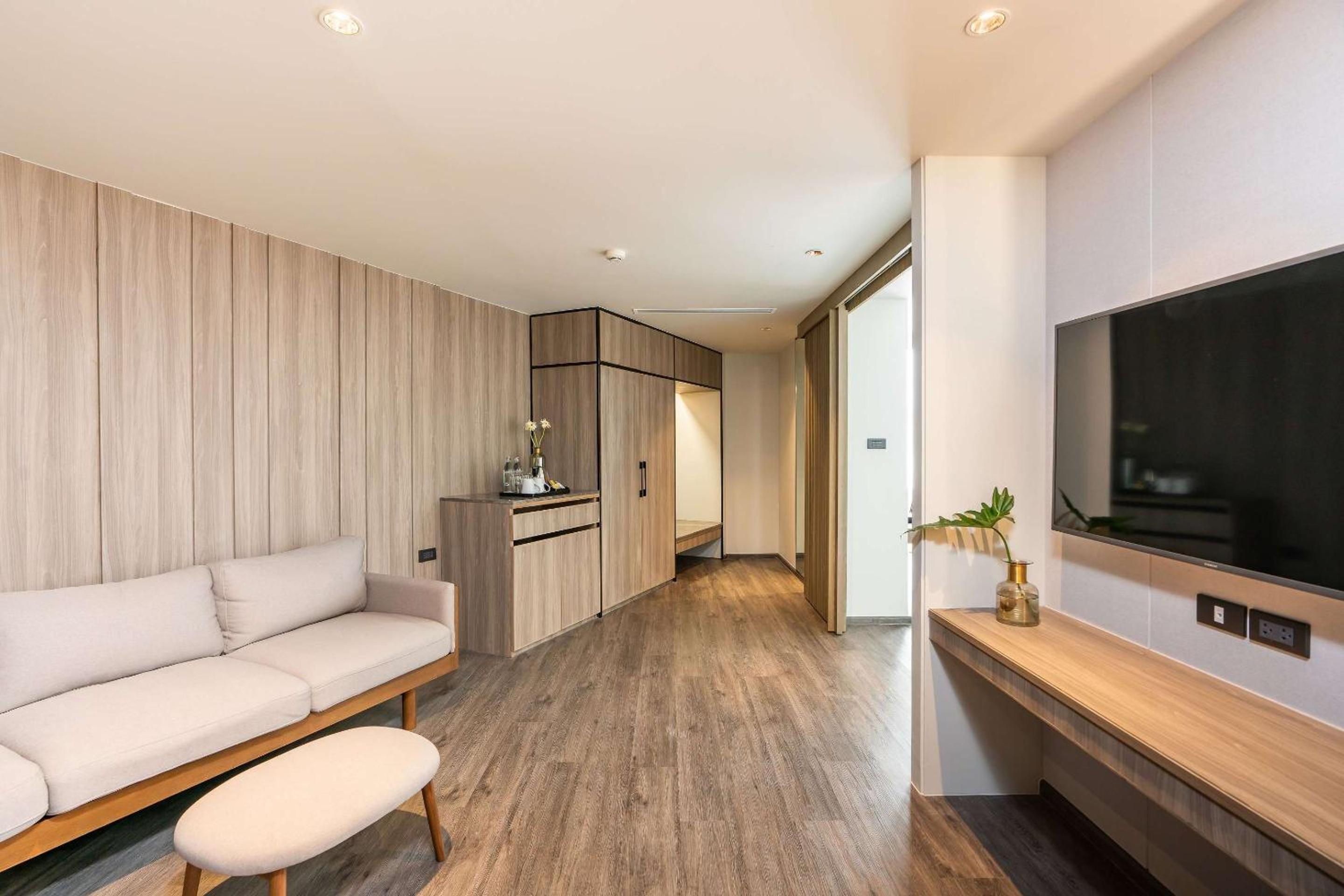 Double Suite with City View - Non-Smoking - Photo 1