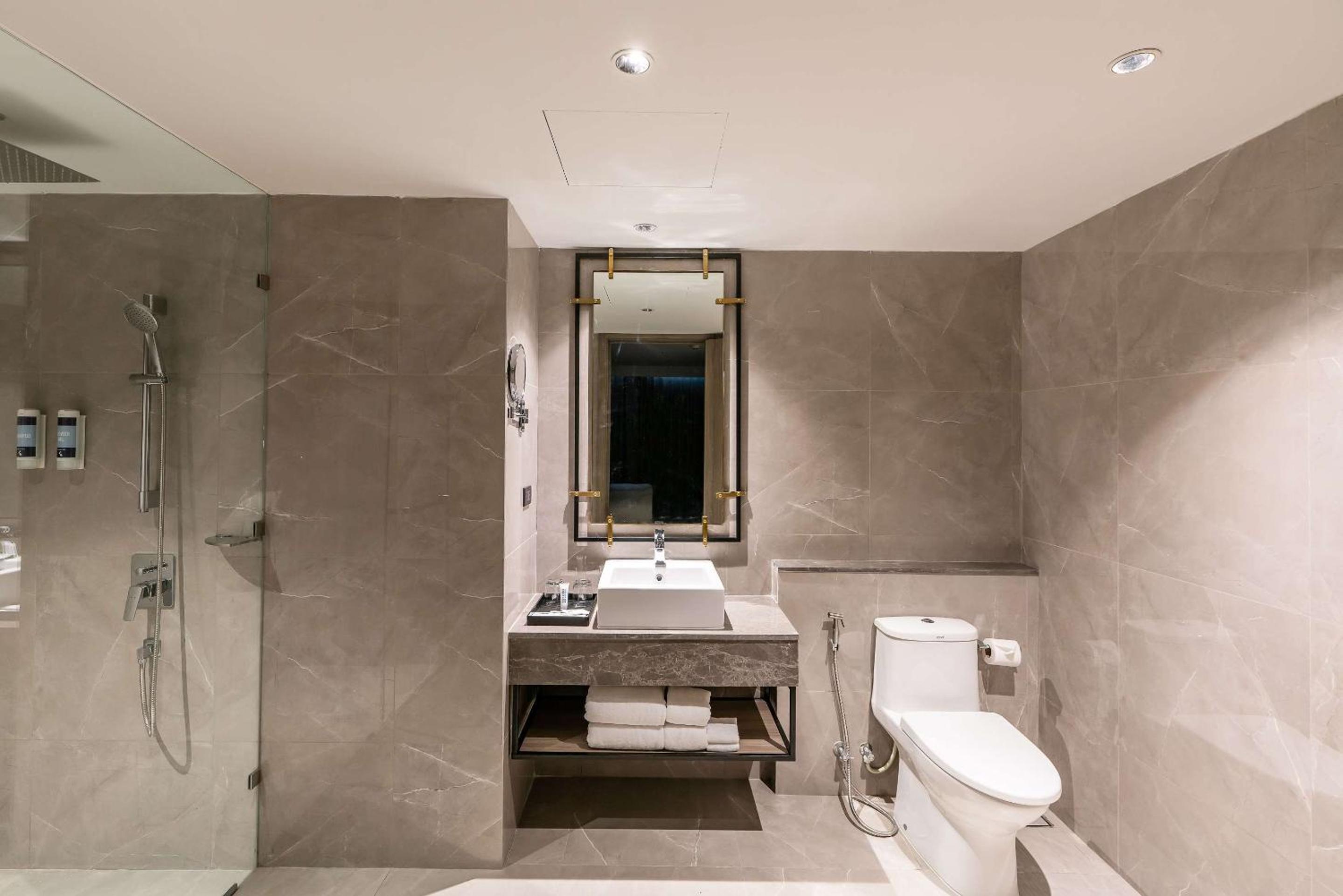 Double Suite with City View - Non-Smoking - Photo 2