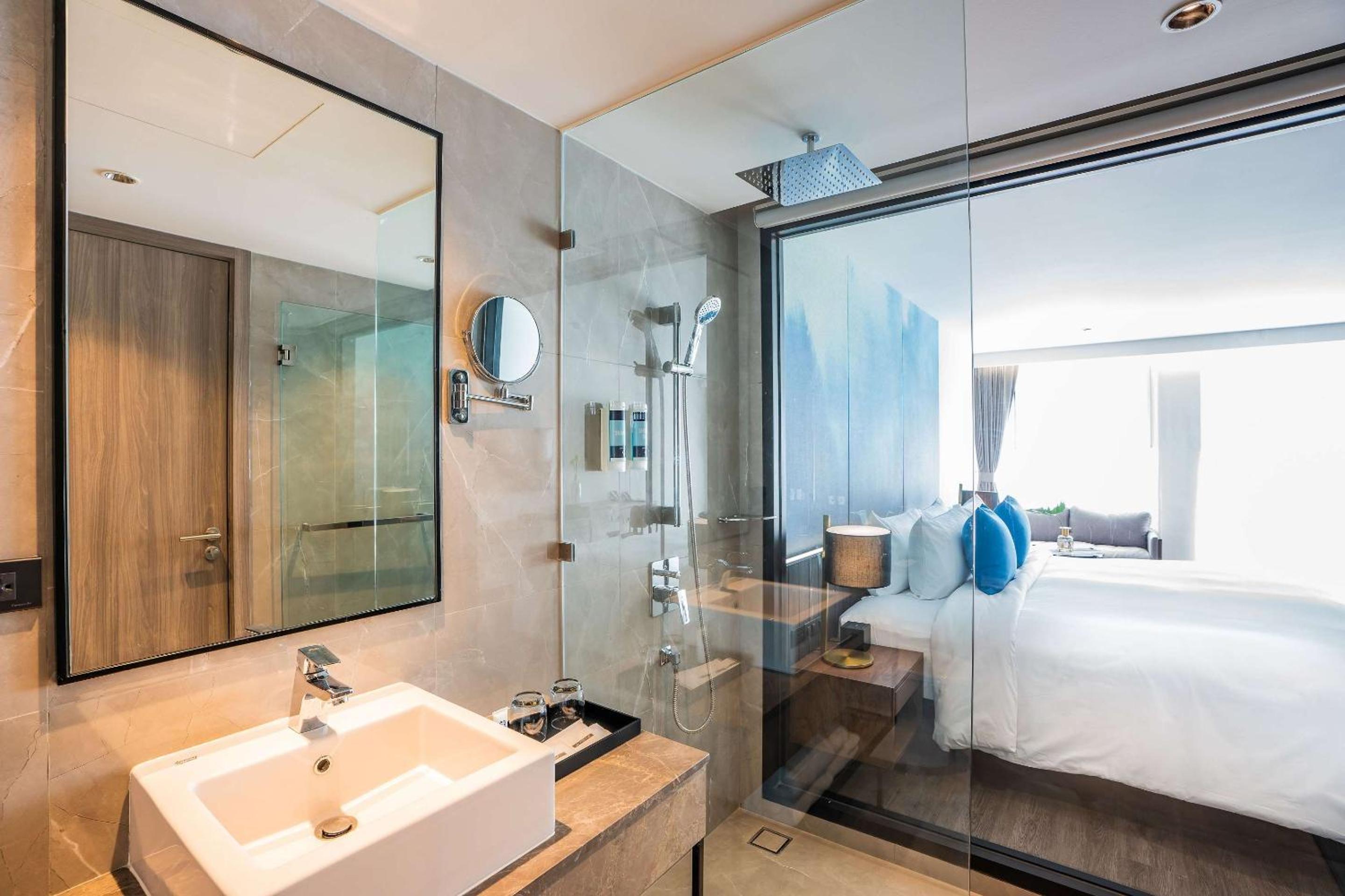 Deluxe Double Room with Pool View - Non-Smoking - Photo 6