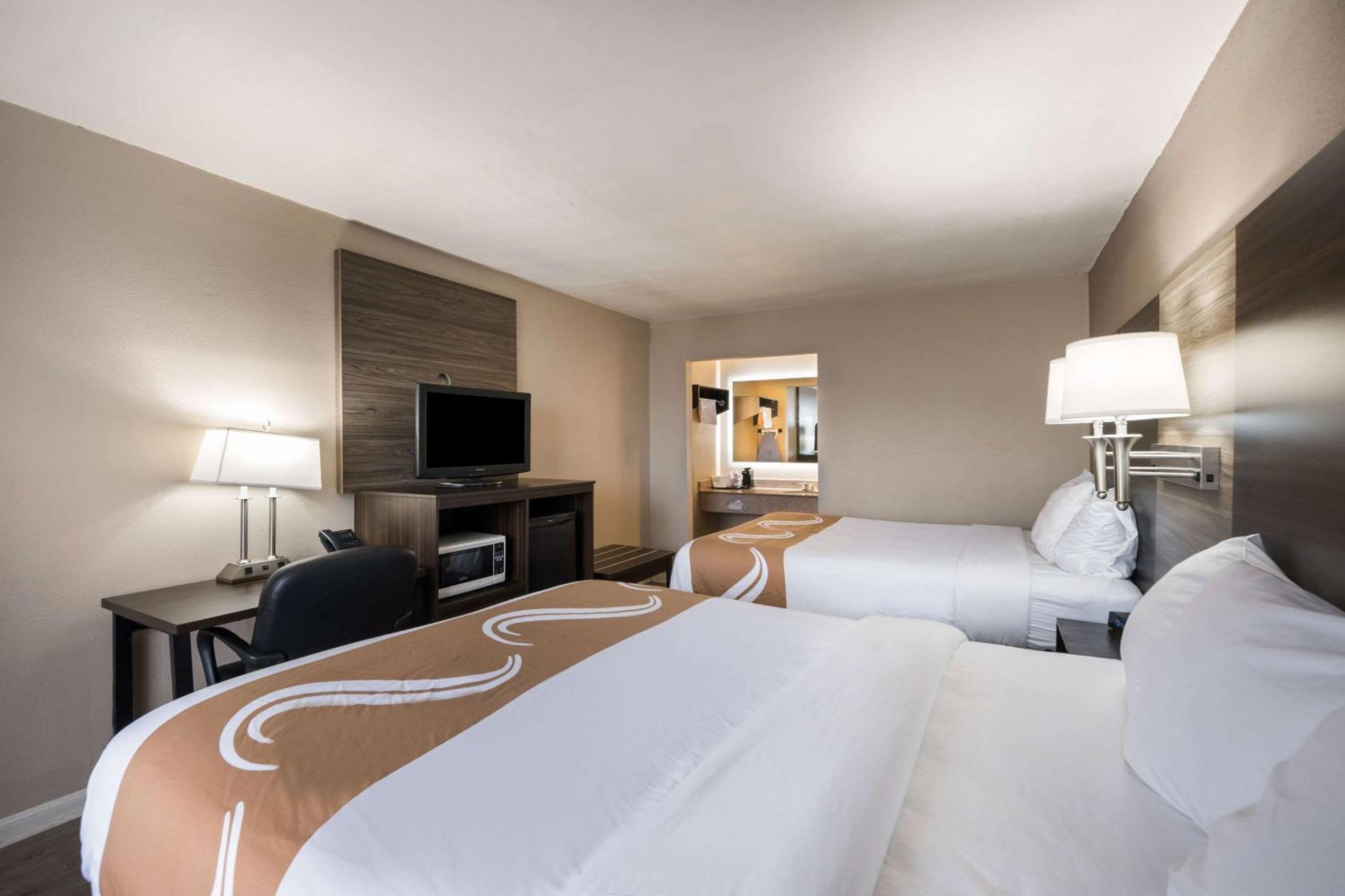 Standard Queen Room with Two Queen Beds - Non Smoking  - Photo 3