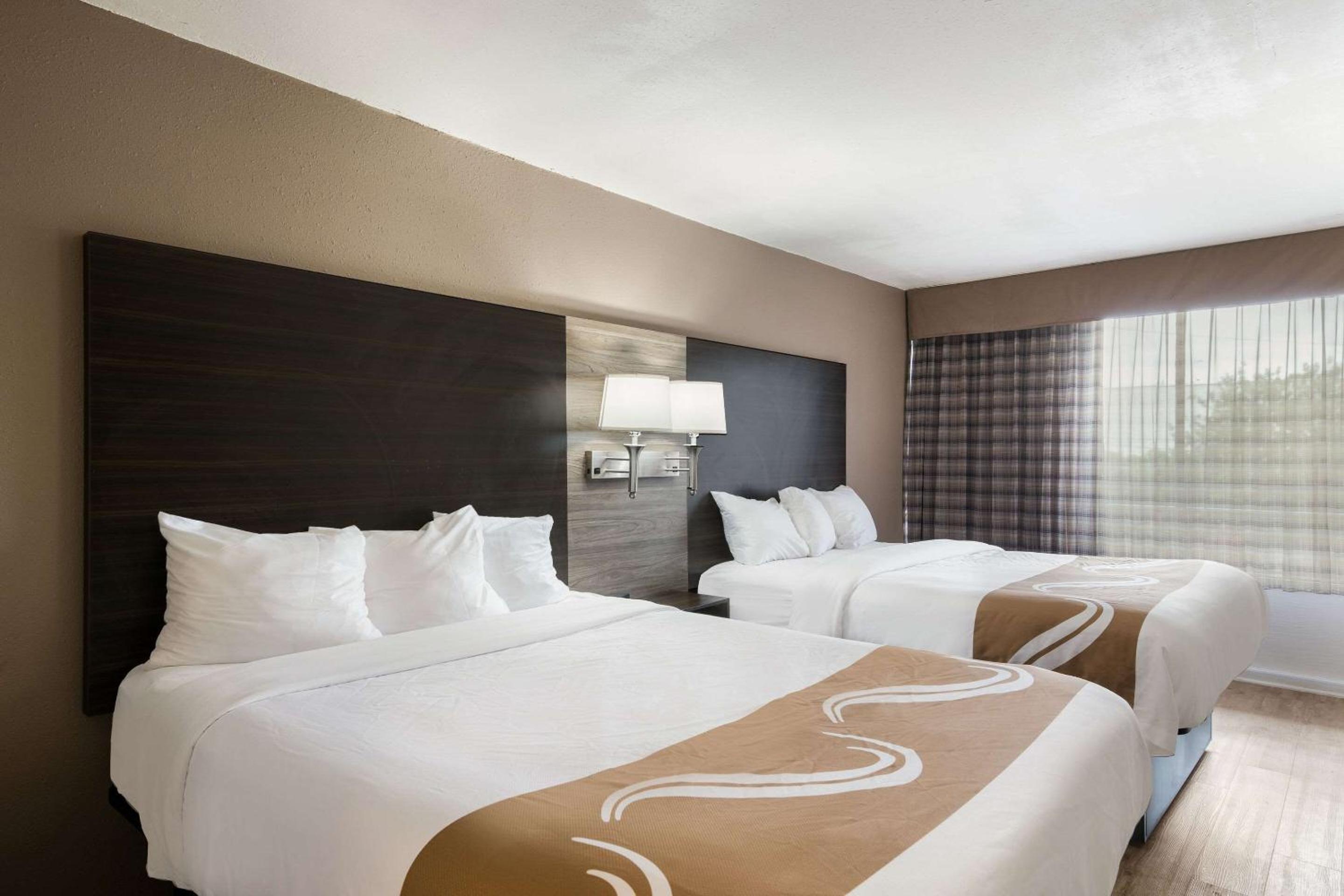 Standard Queen Room with Two Queen Beds - Non Smoking  - Photo 10