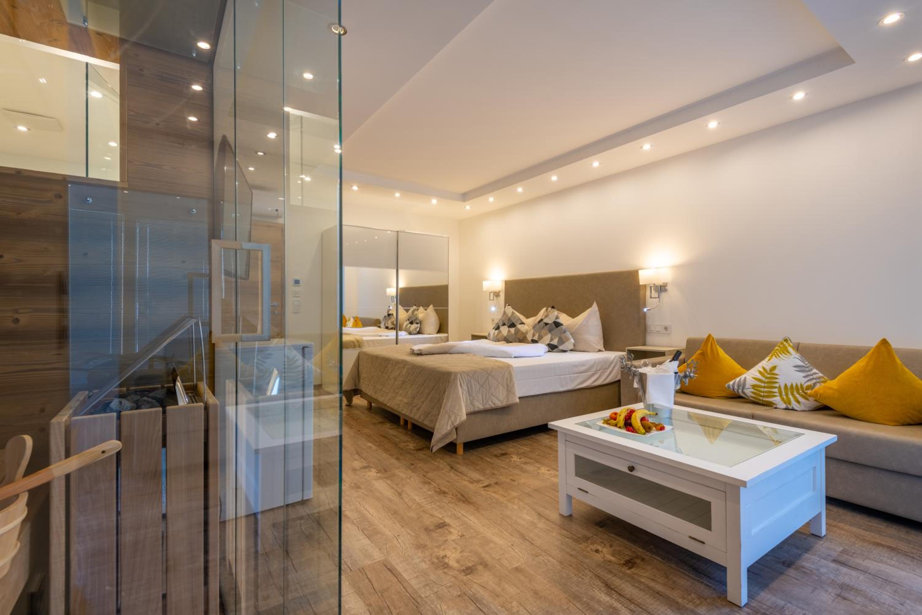 Deluxe Suite with Spa Bath photo 1