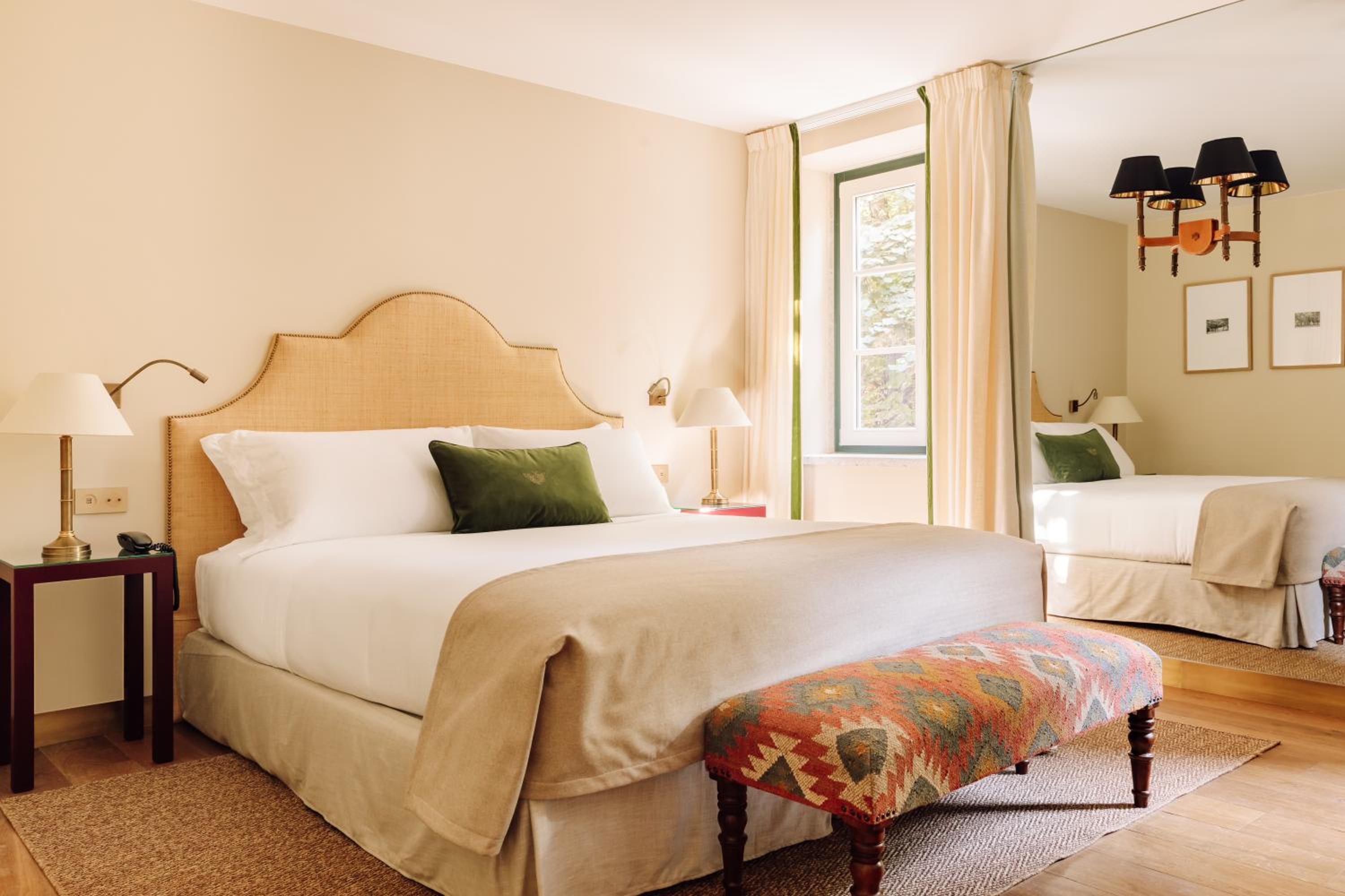 Deluxe Room with Garden View - Photo 6