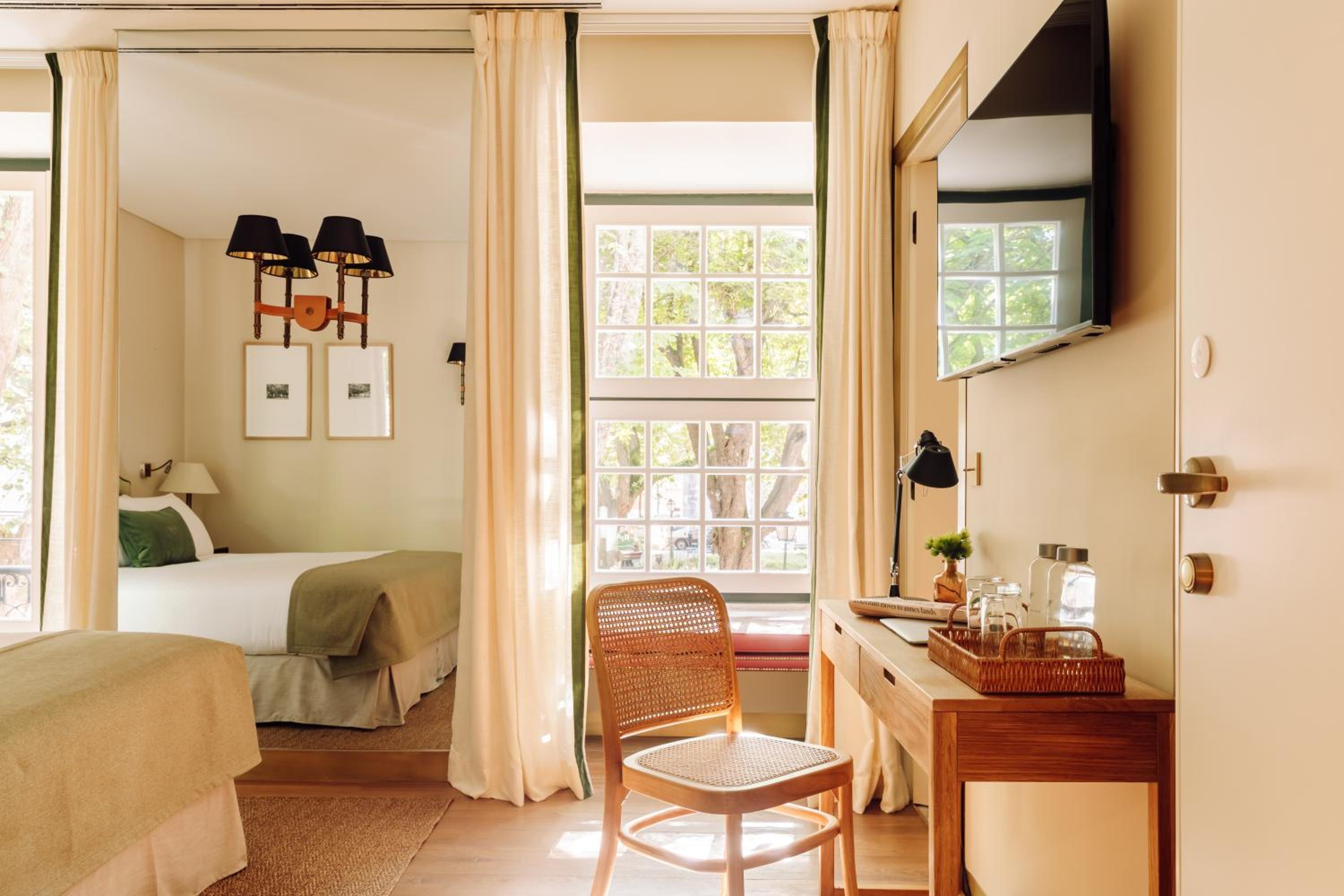 Deluxe Room with Garden View - Photo 5