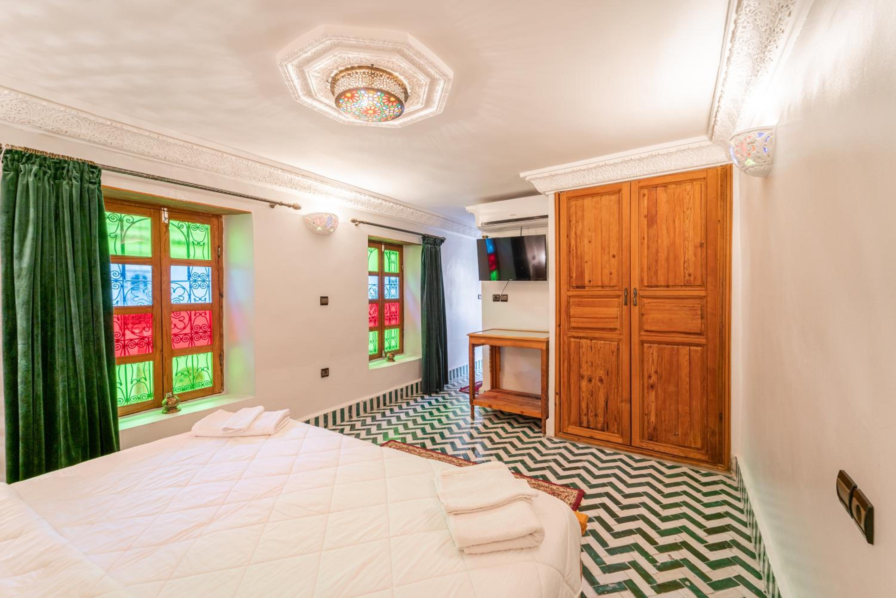 Standard Double or Twin Room - Photo 9