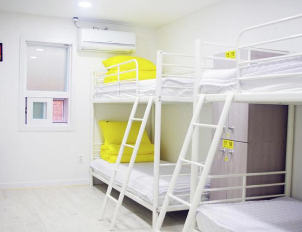 Bed In 4-Bed Male Dormitory Room photo 3
