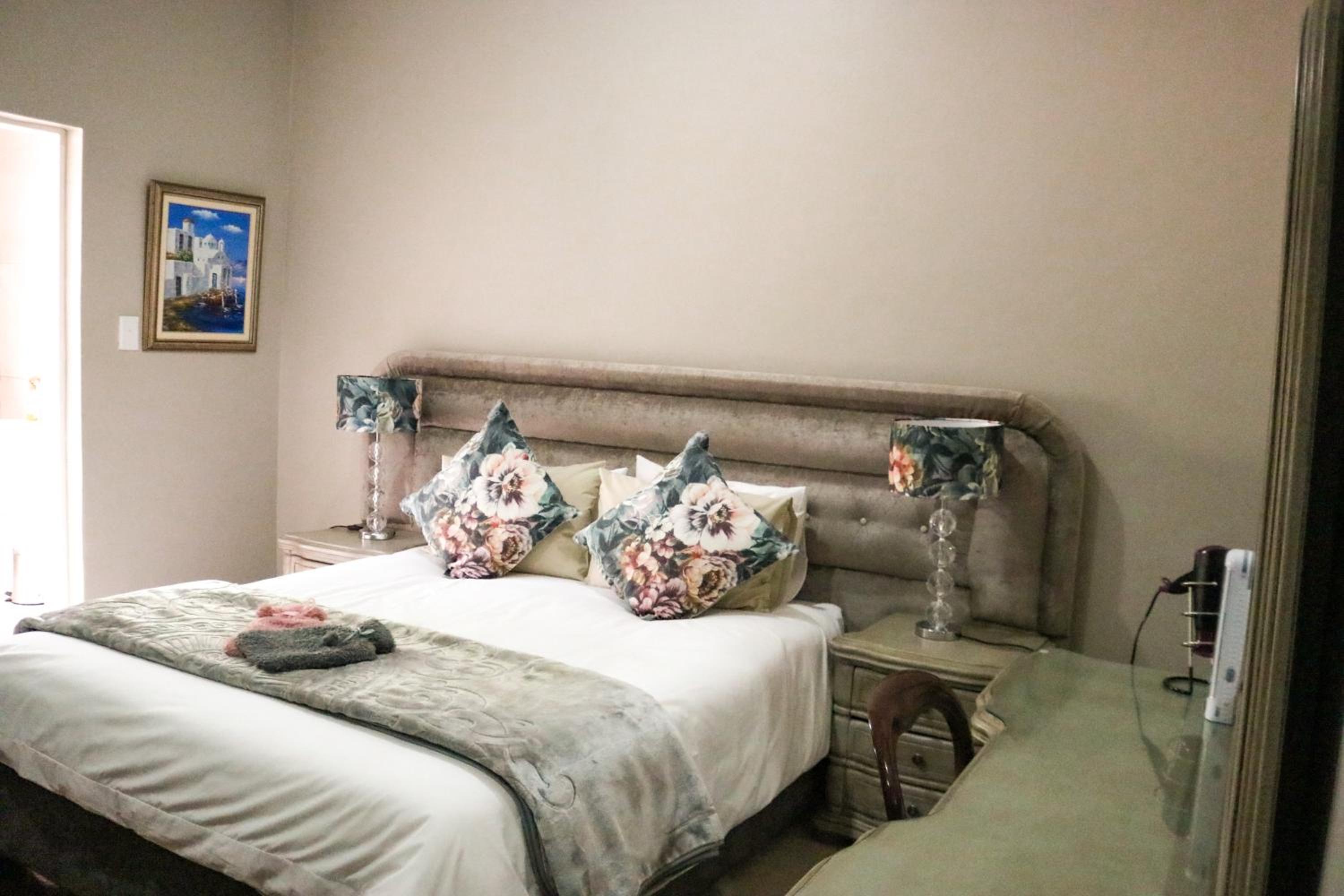  Double Room - Photo 1