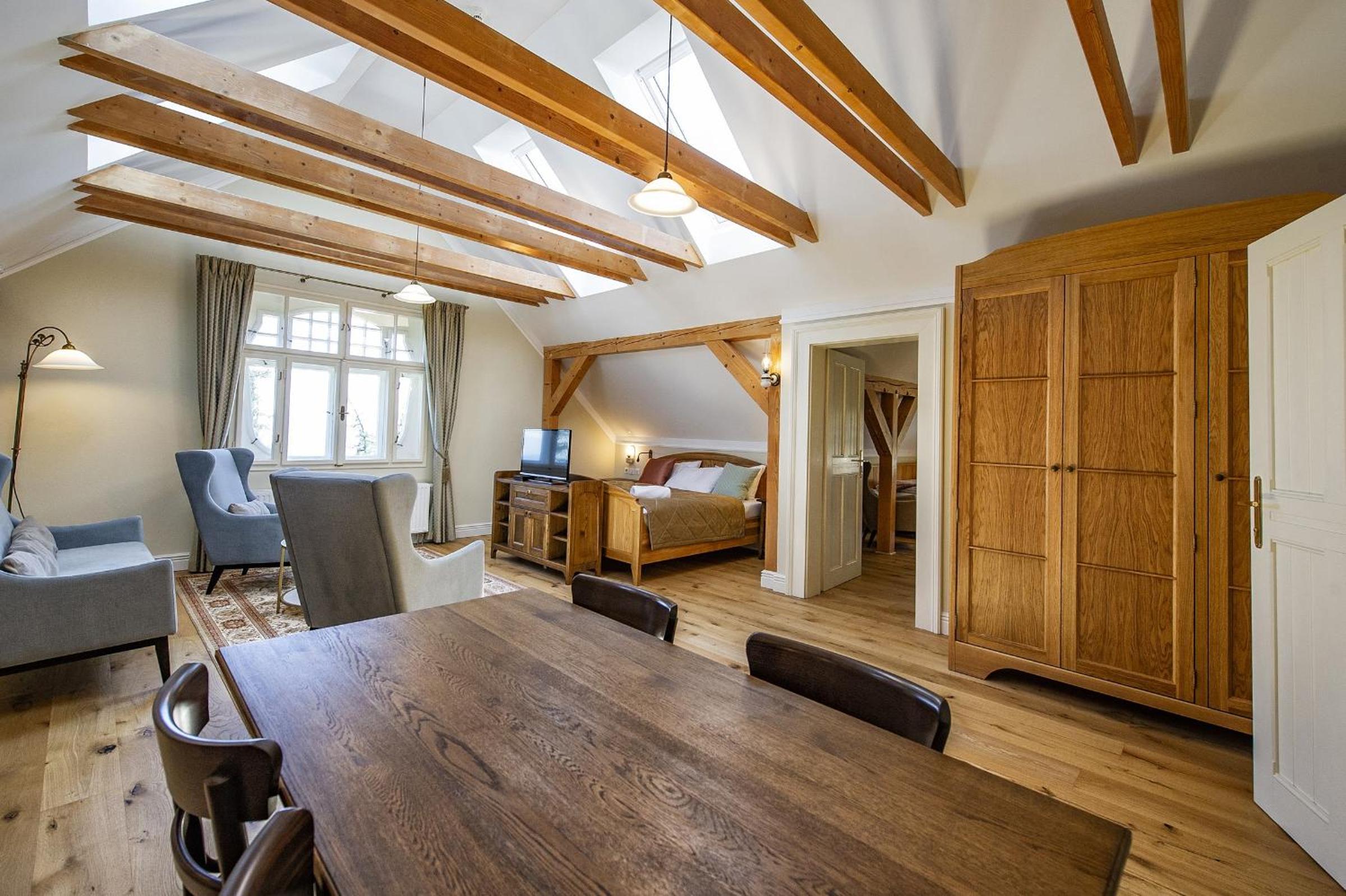 Deluxe King Suite photo 3