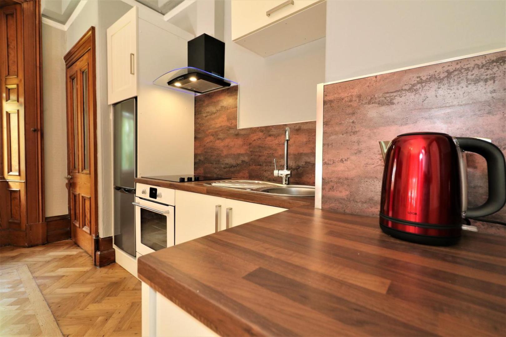 One-Bedroom Apartment photo 3