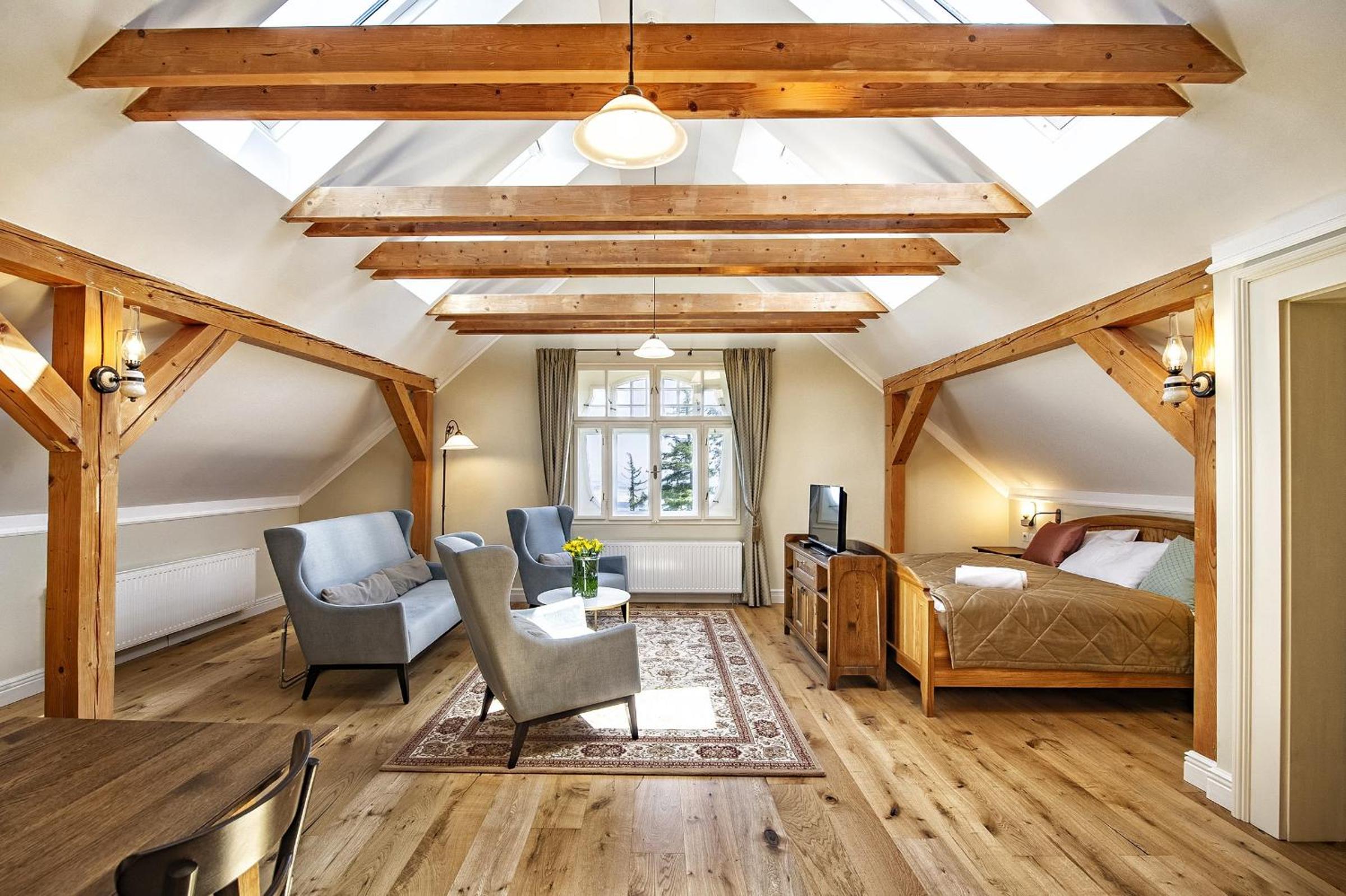 Deluxe King Suite photo 2