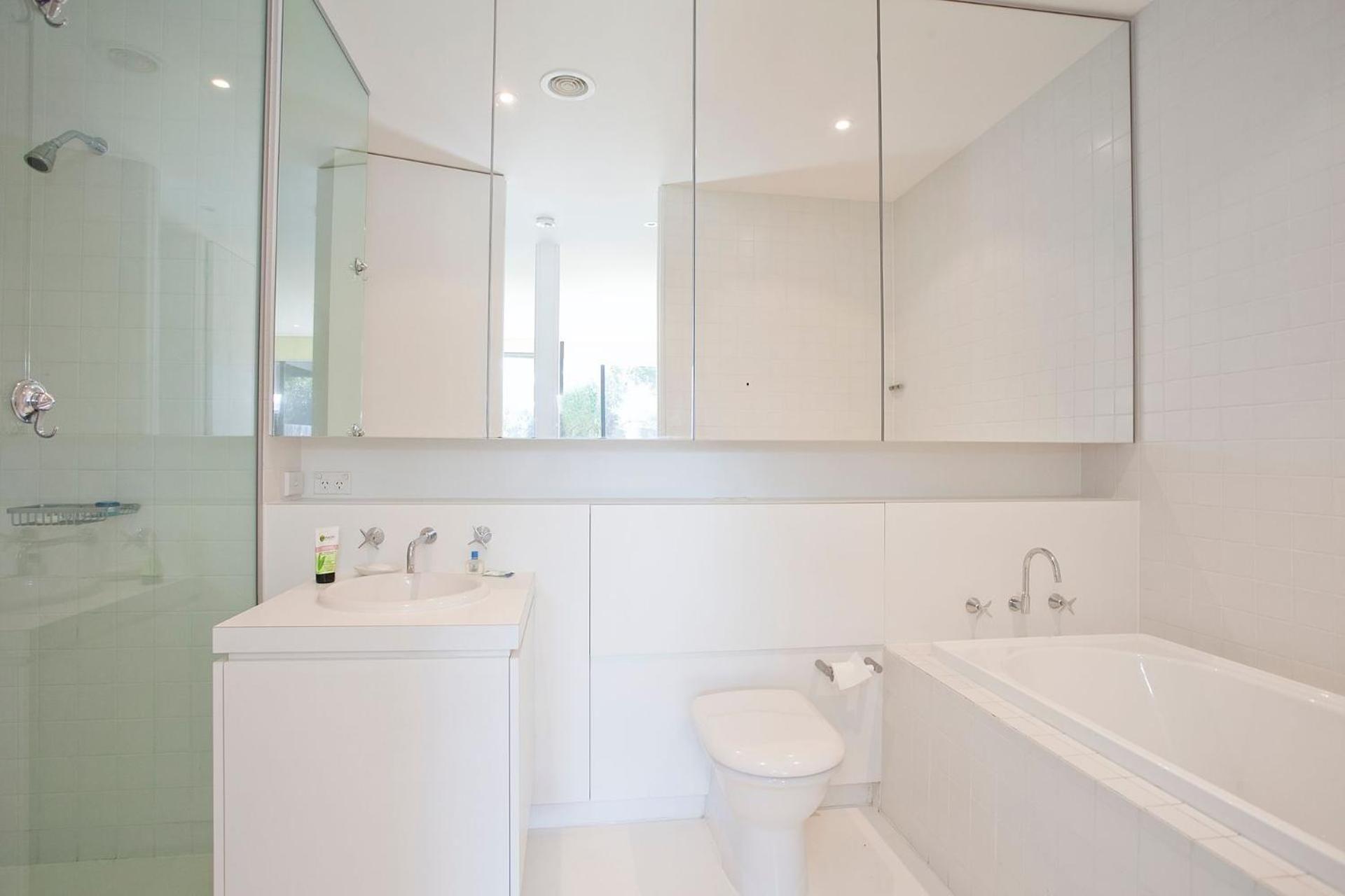 Three-Bedroom House photo 3