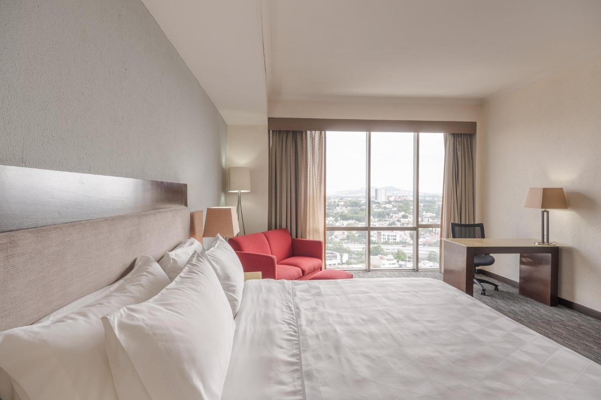Premium King Room - Photo 6