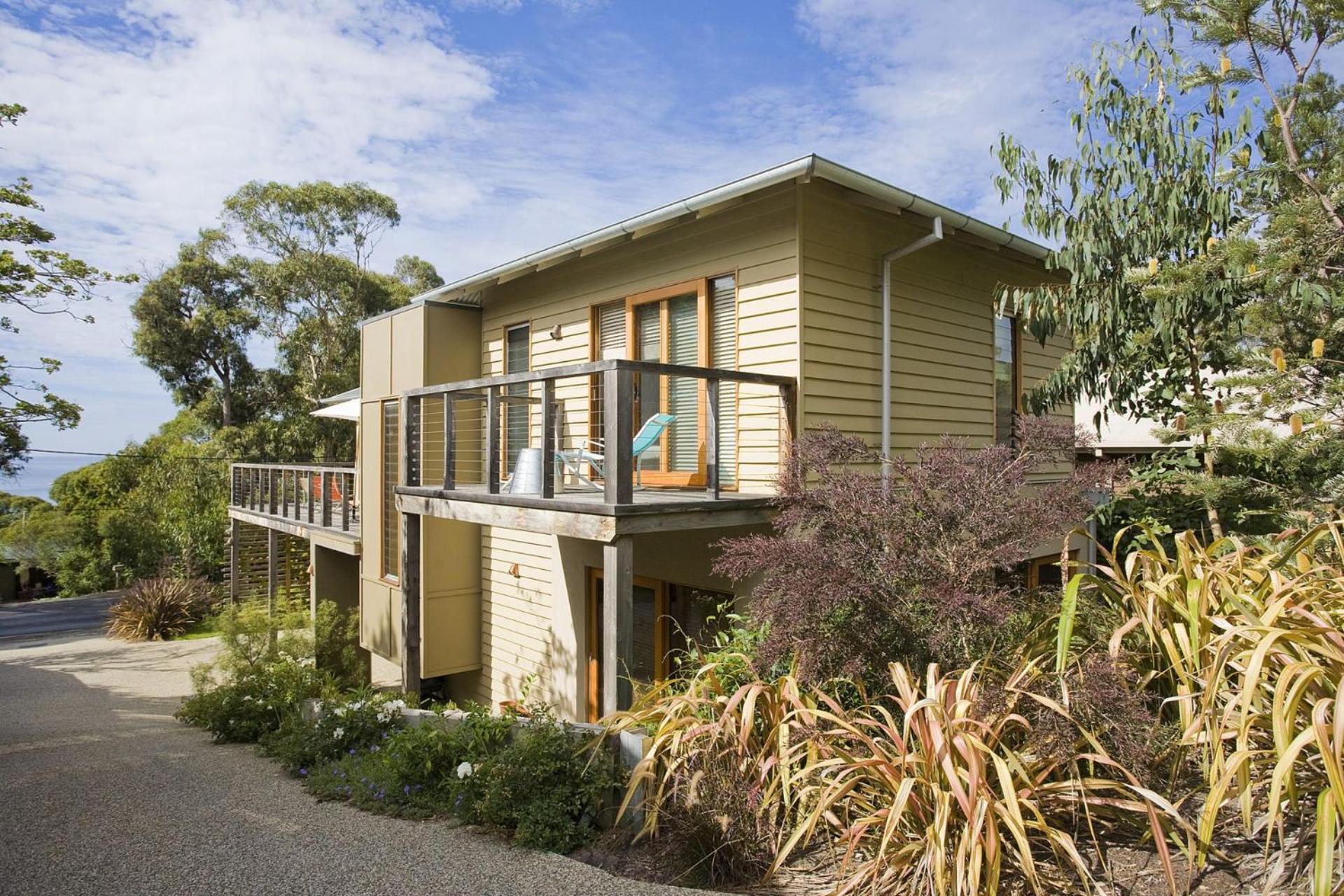 Three-Bedroom House photo 2