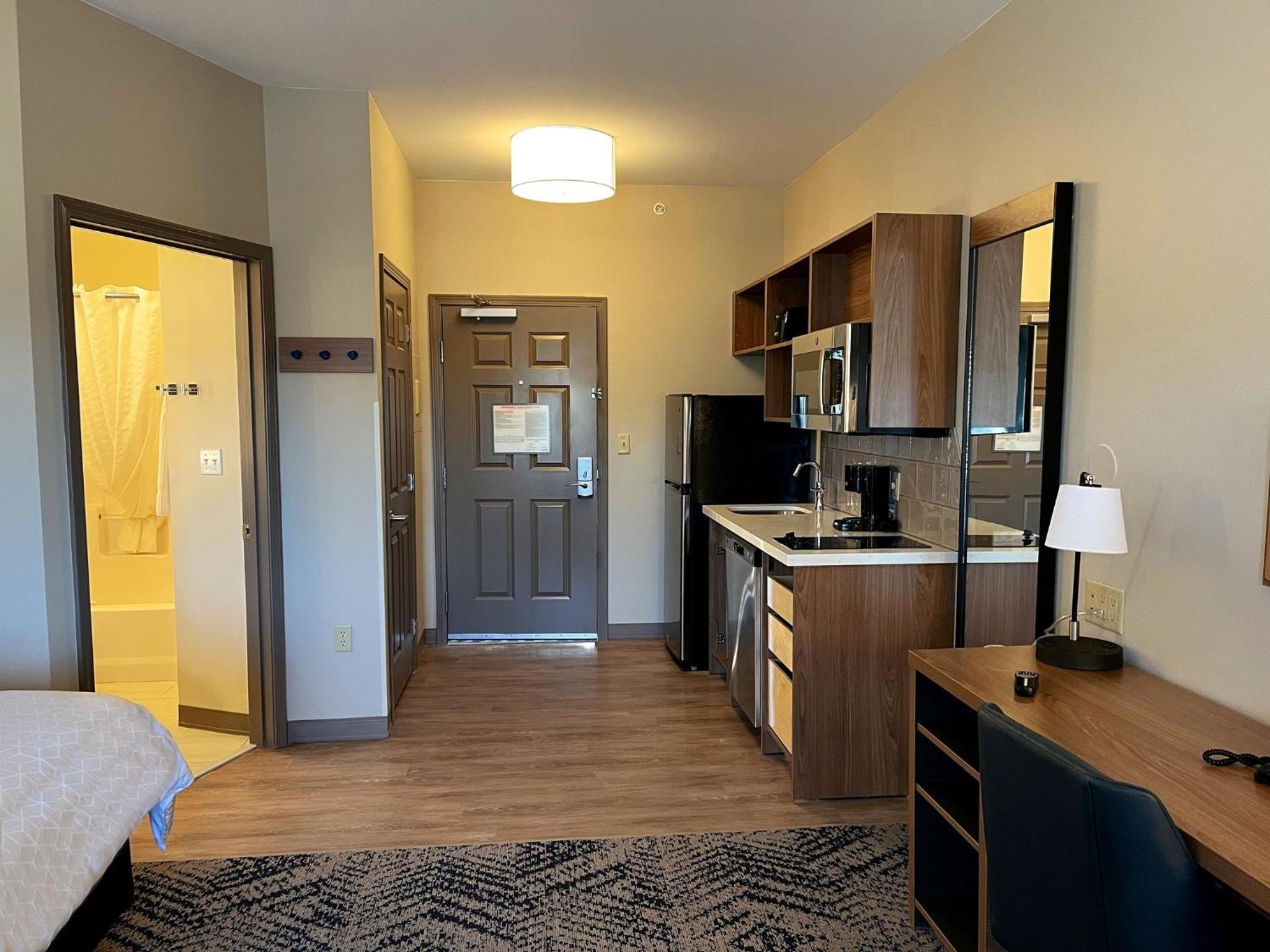 Queen Studio Suite with Two Queen Beds - Mobility Access Tub/Non-Smoking - Photo 12