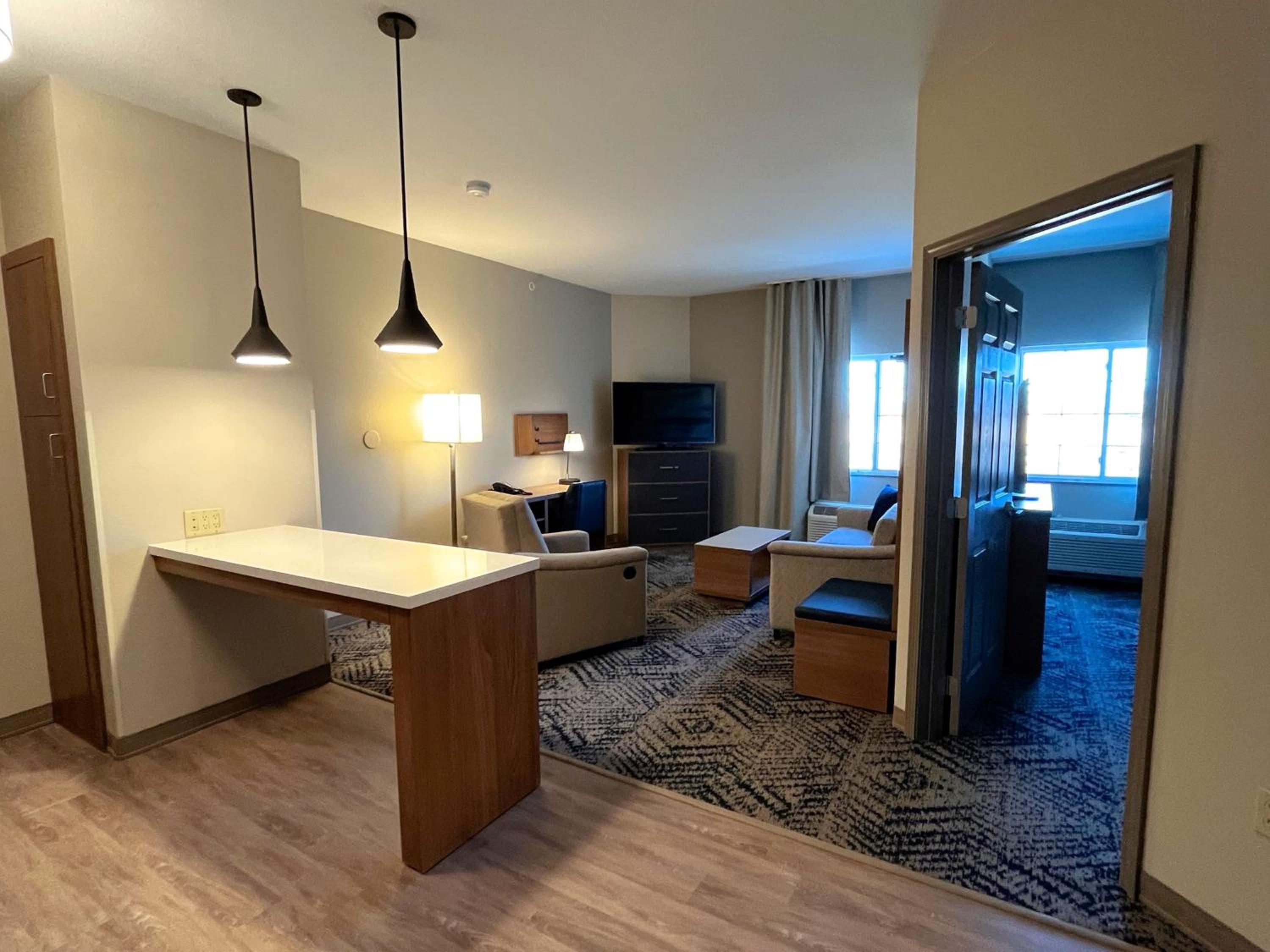 One-Bedroom King Suite - Photo 3