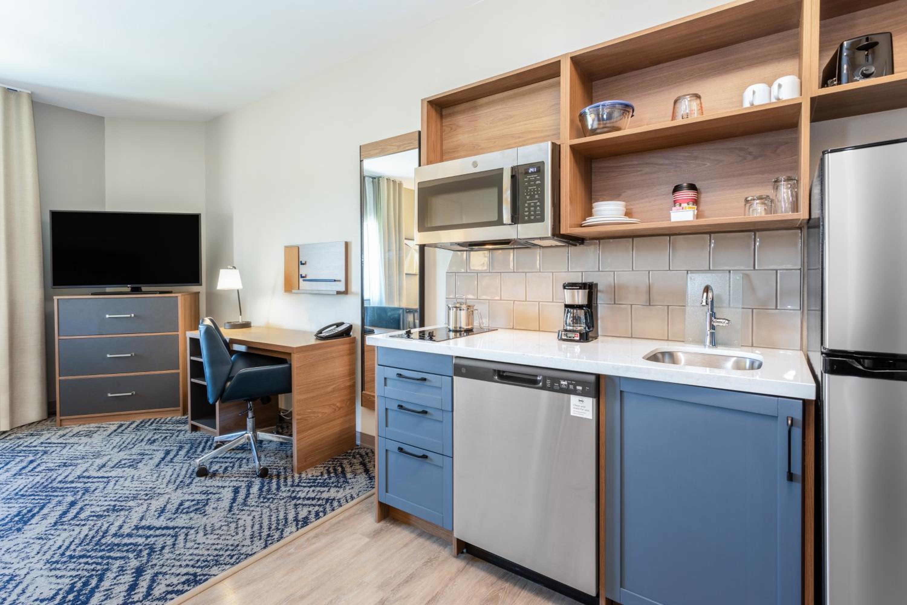 Studio Suite - Photo 11