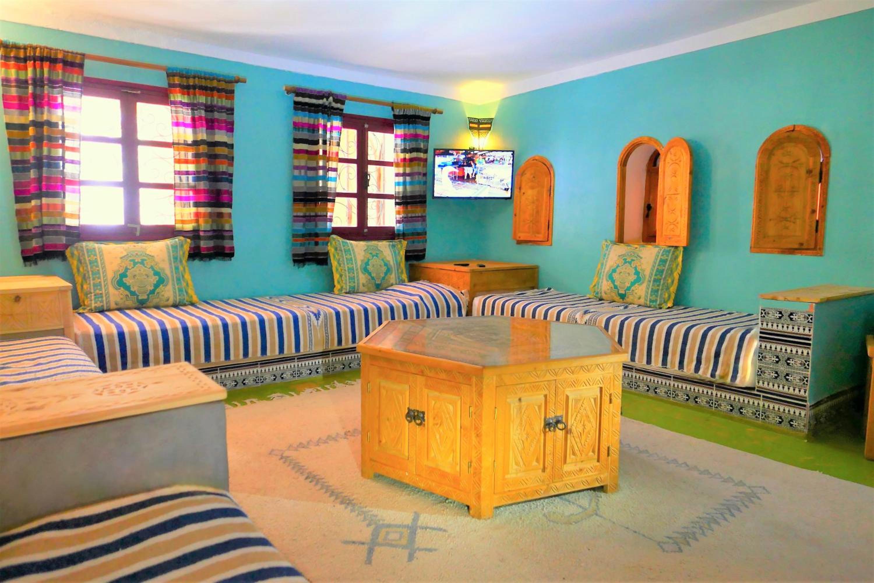 Family Room with Garden View - Photo 4