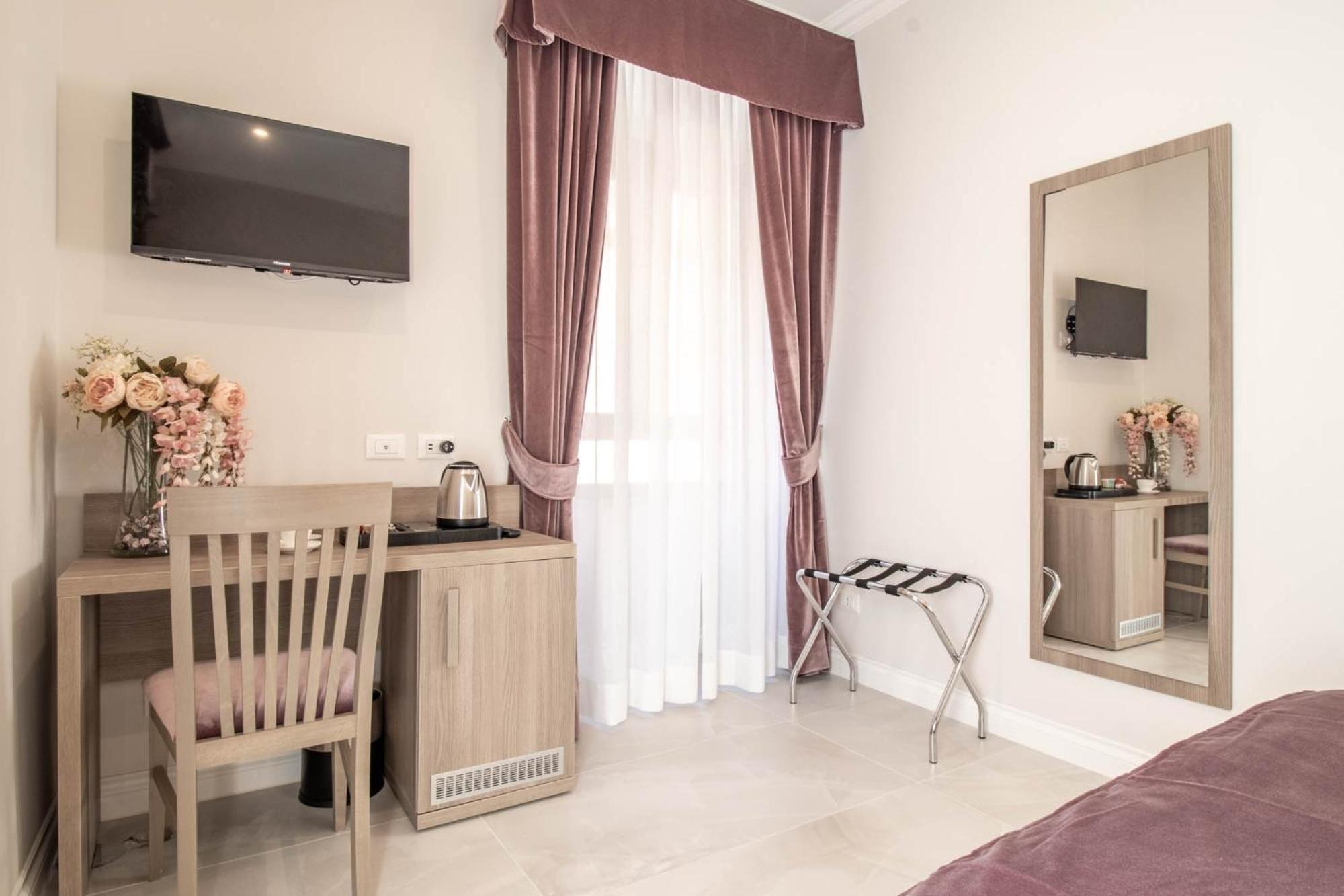 Deluxe Double or Twin Room photo 2