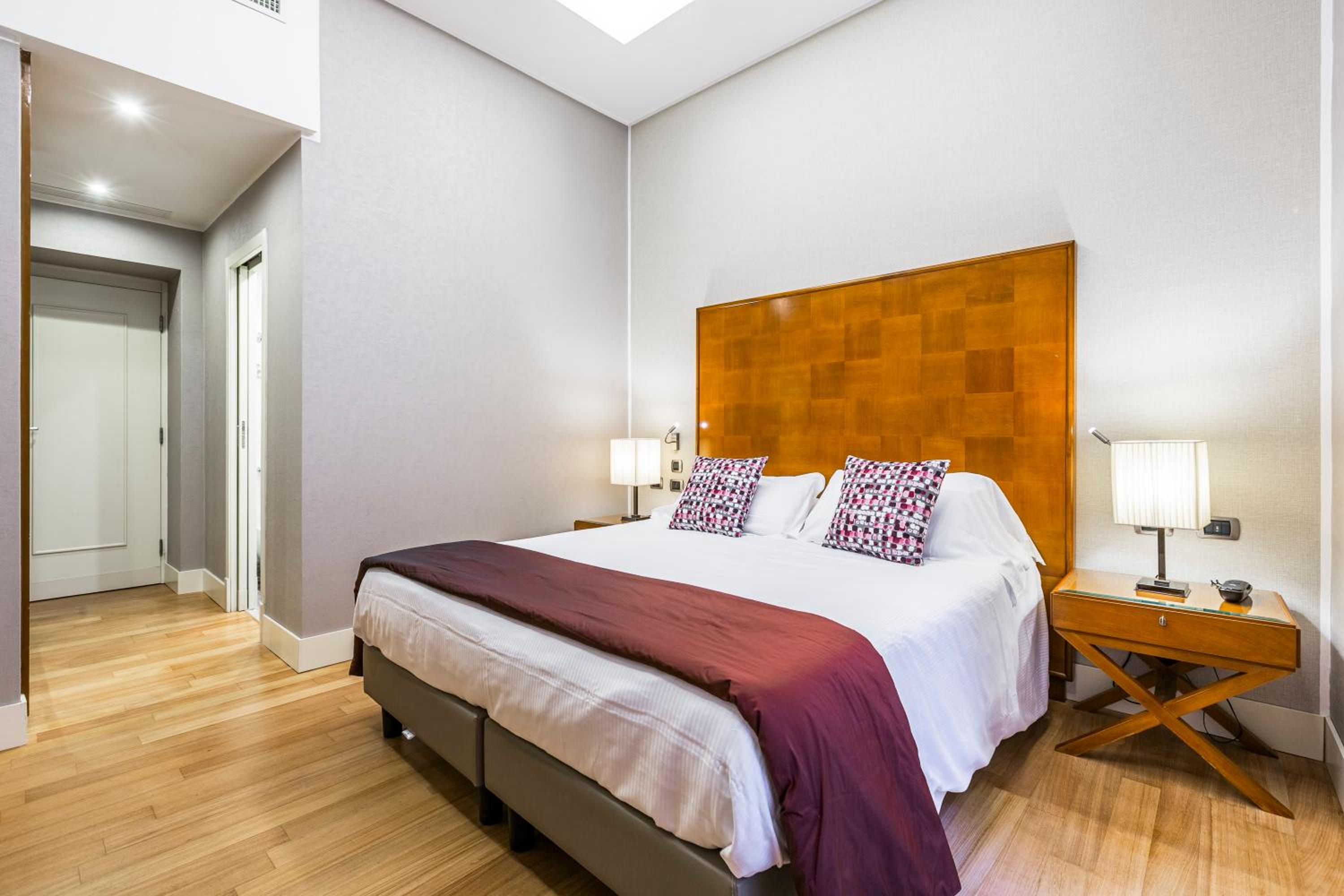Double or Twin Room thumbnail 6