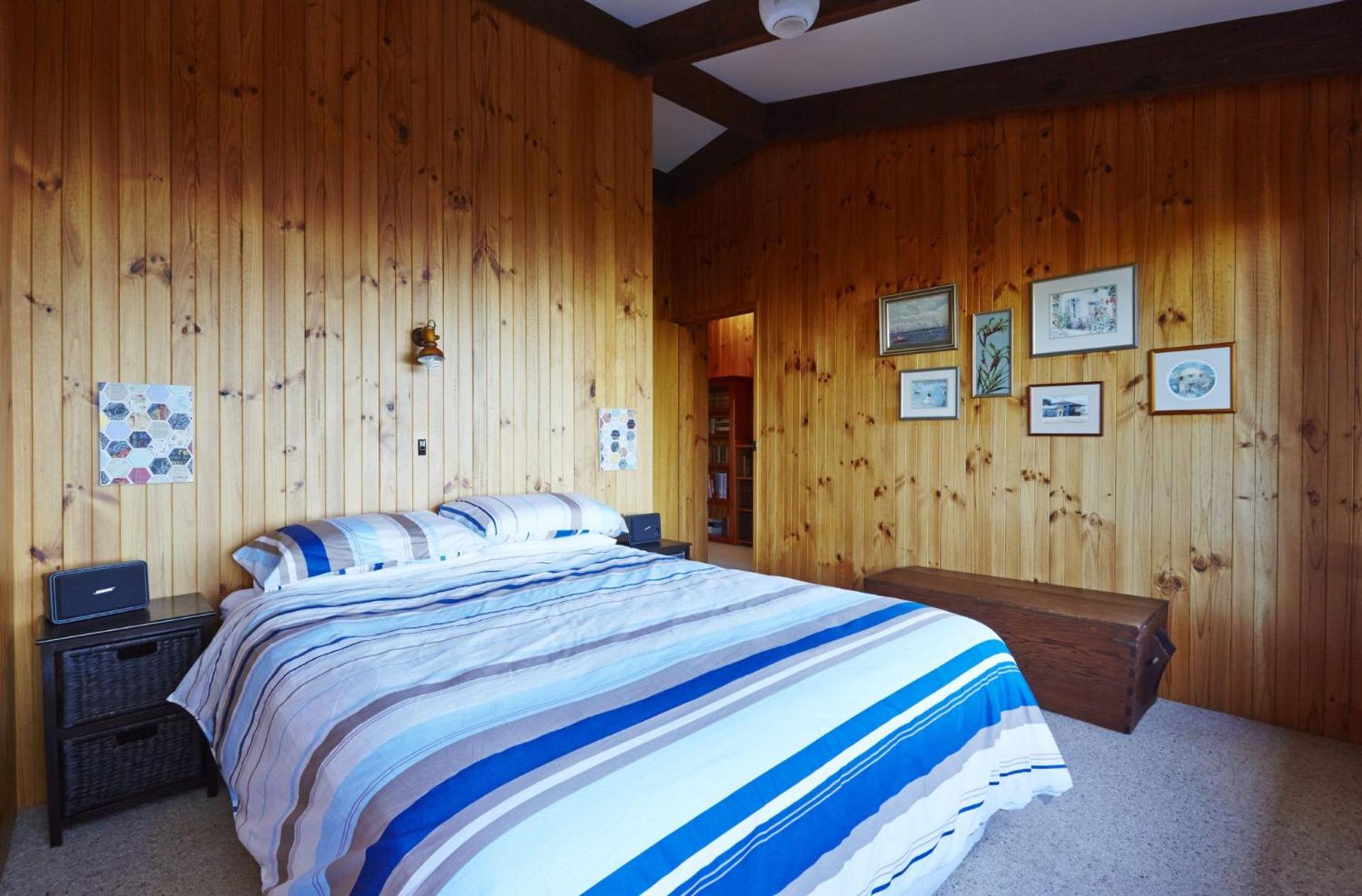 Three-Bedroom House photo 3