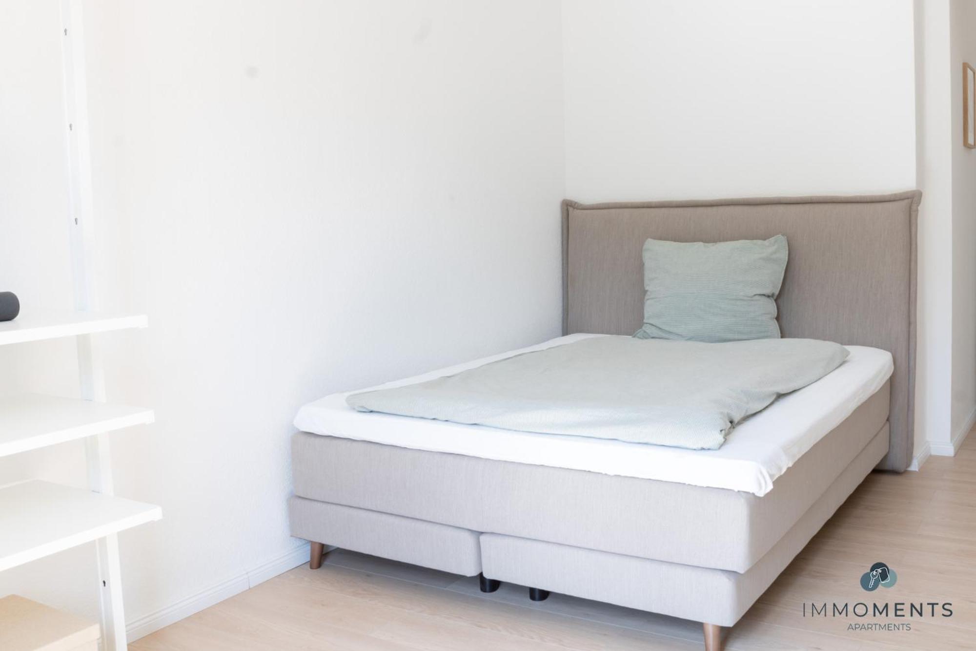 One-Bedroom Apartment photo 1