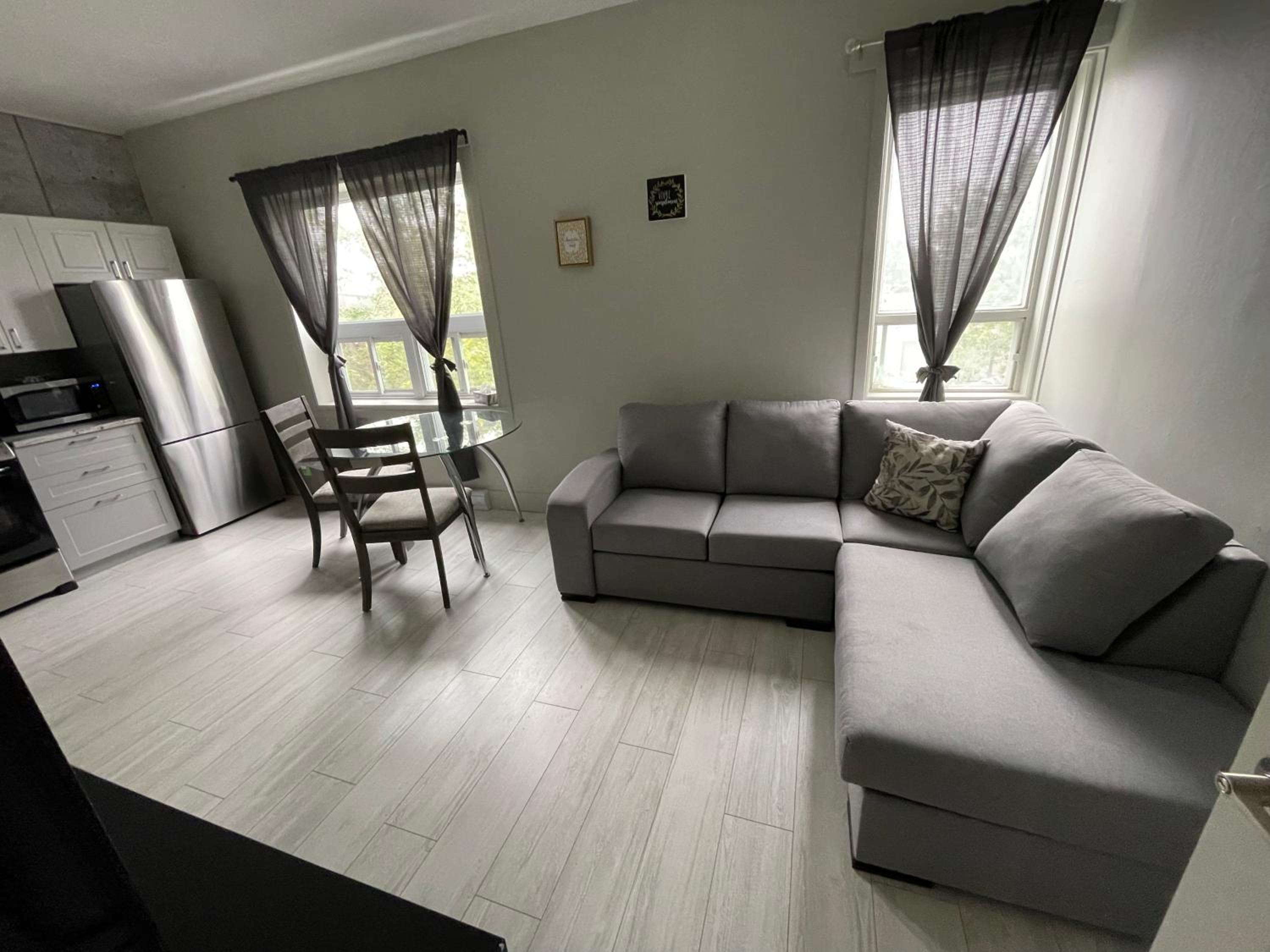One-Bedroom Apartment photo 1