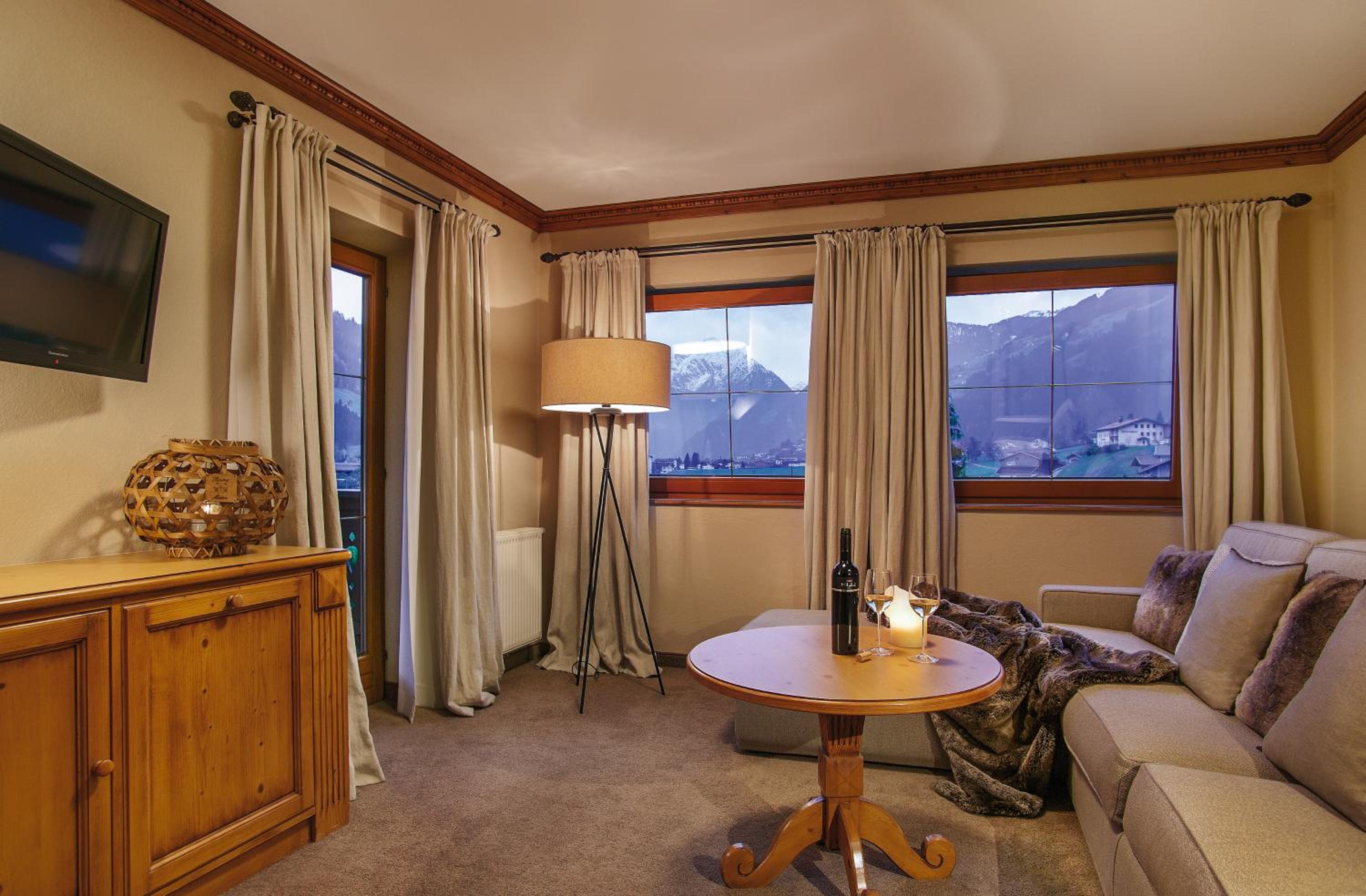 Suite with Mountain View photo 1