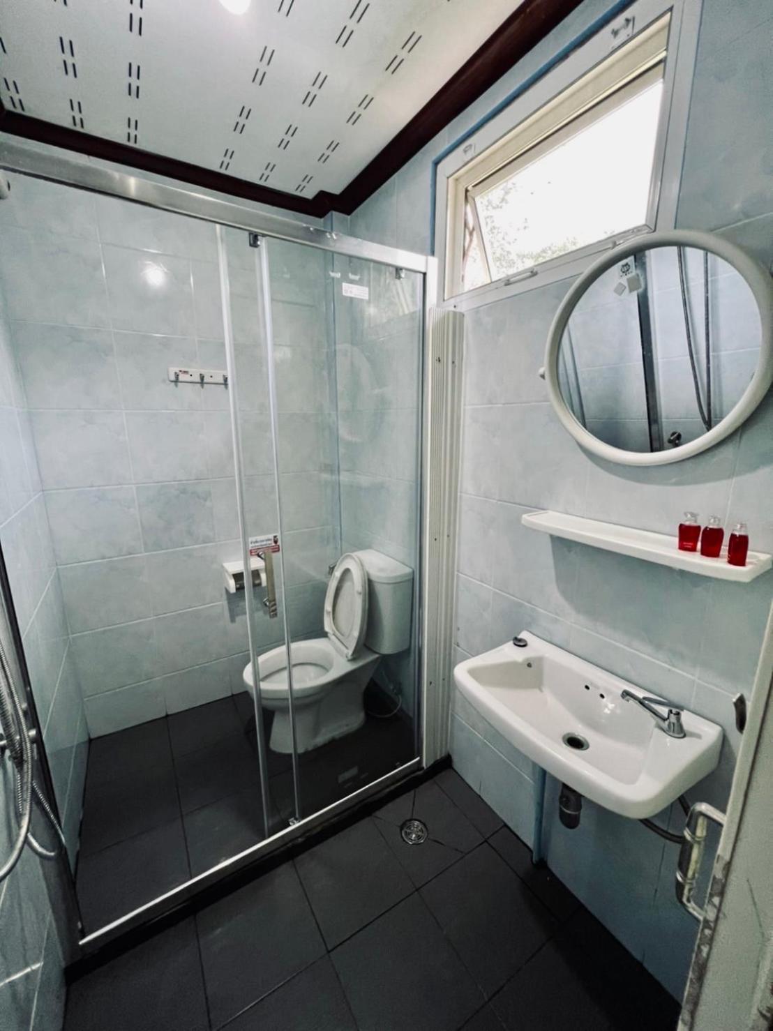 Double Room - Photo 8