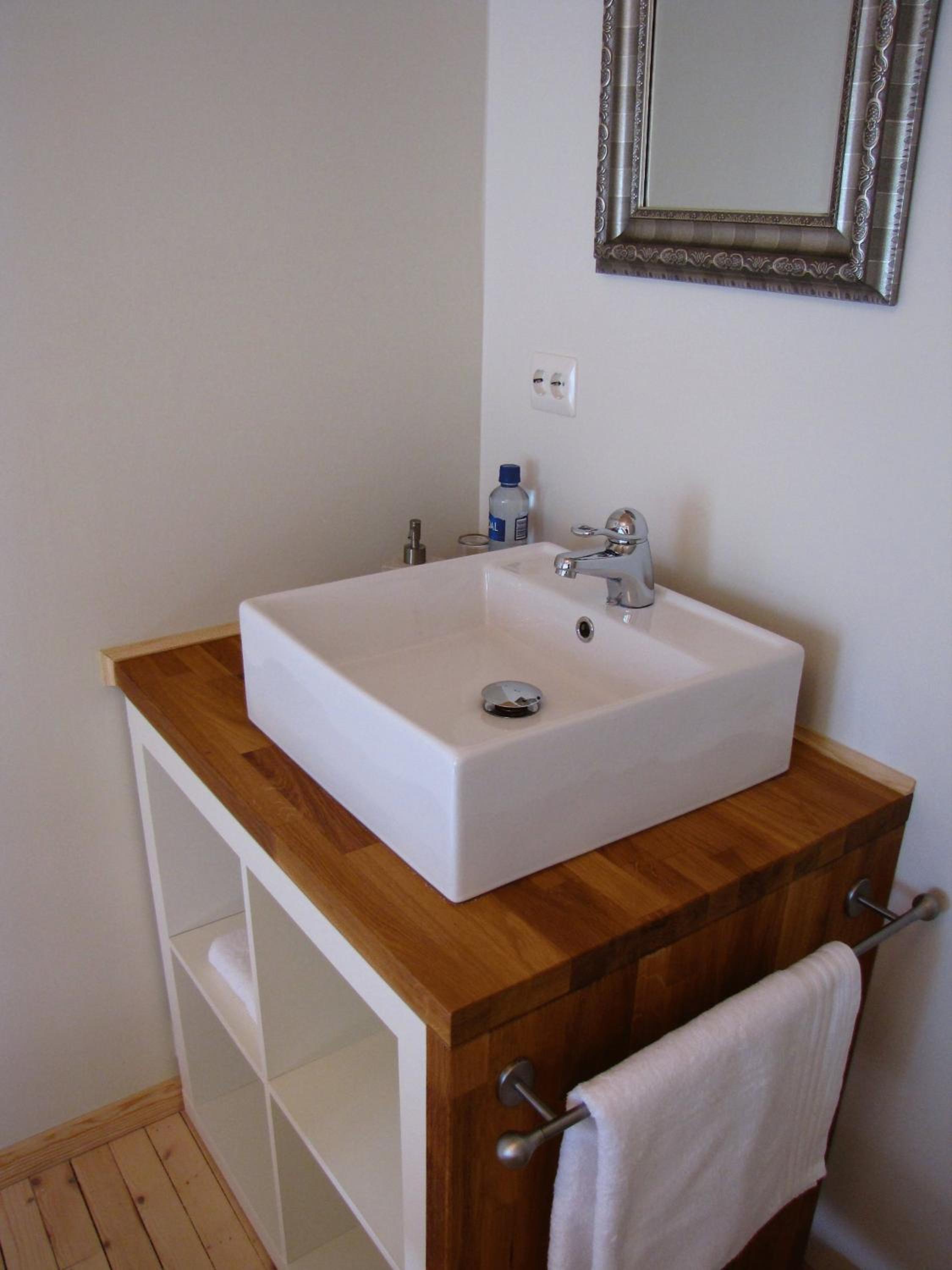 Single Room with Shared Bathroom photo 2
