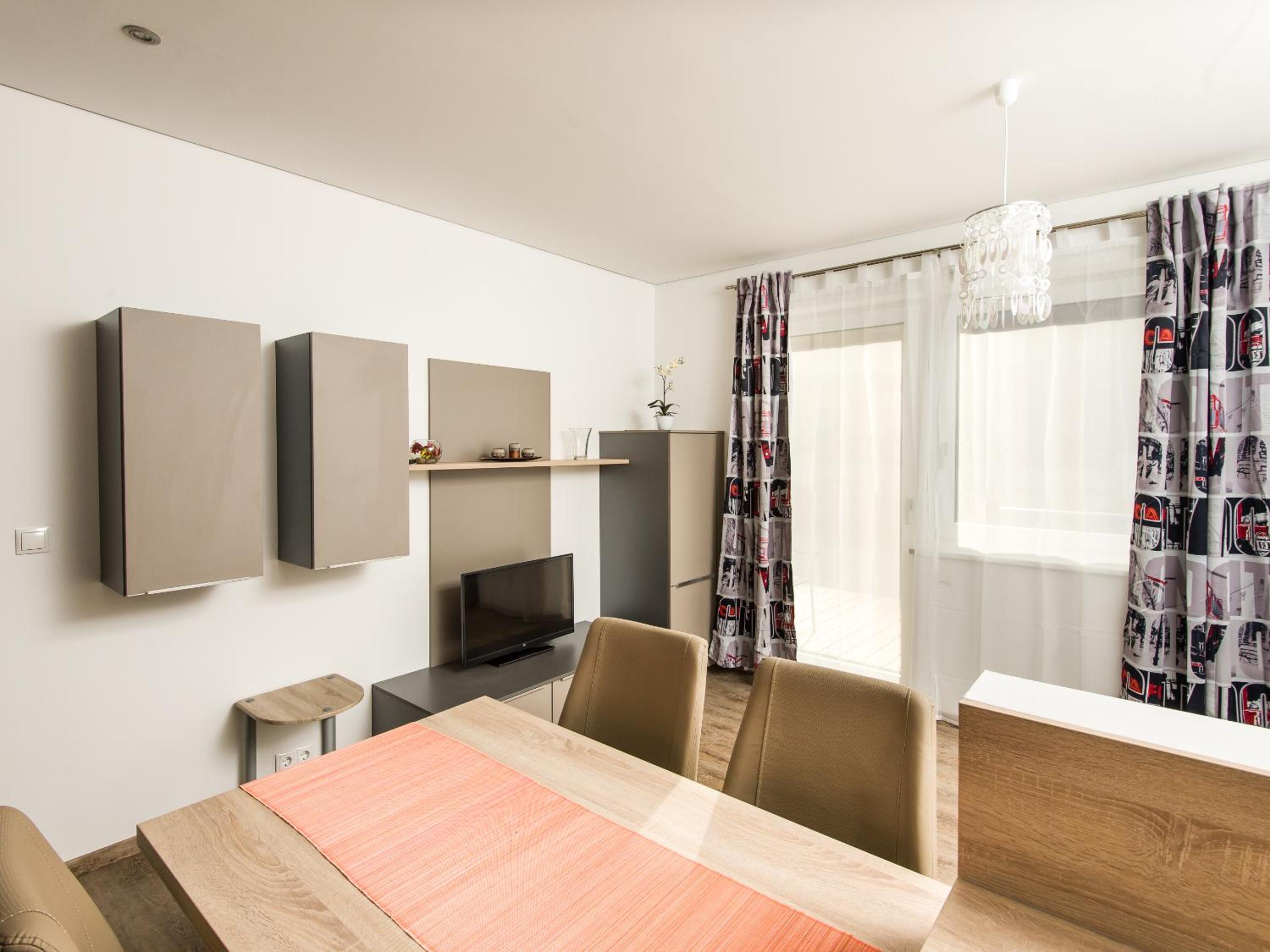 One-Bedroom Apartment photo 1