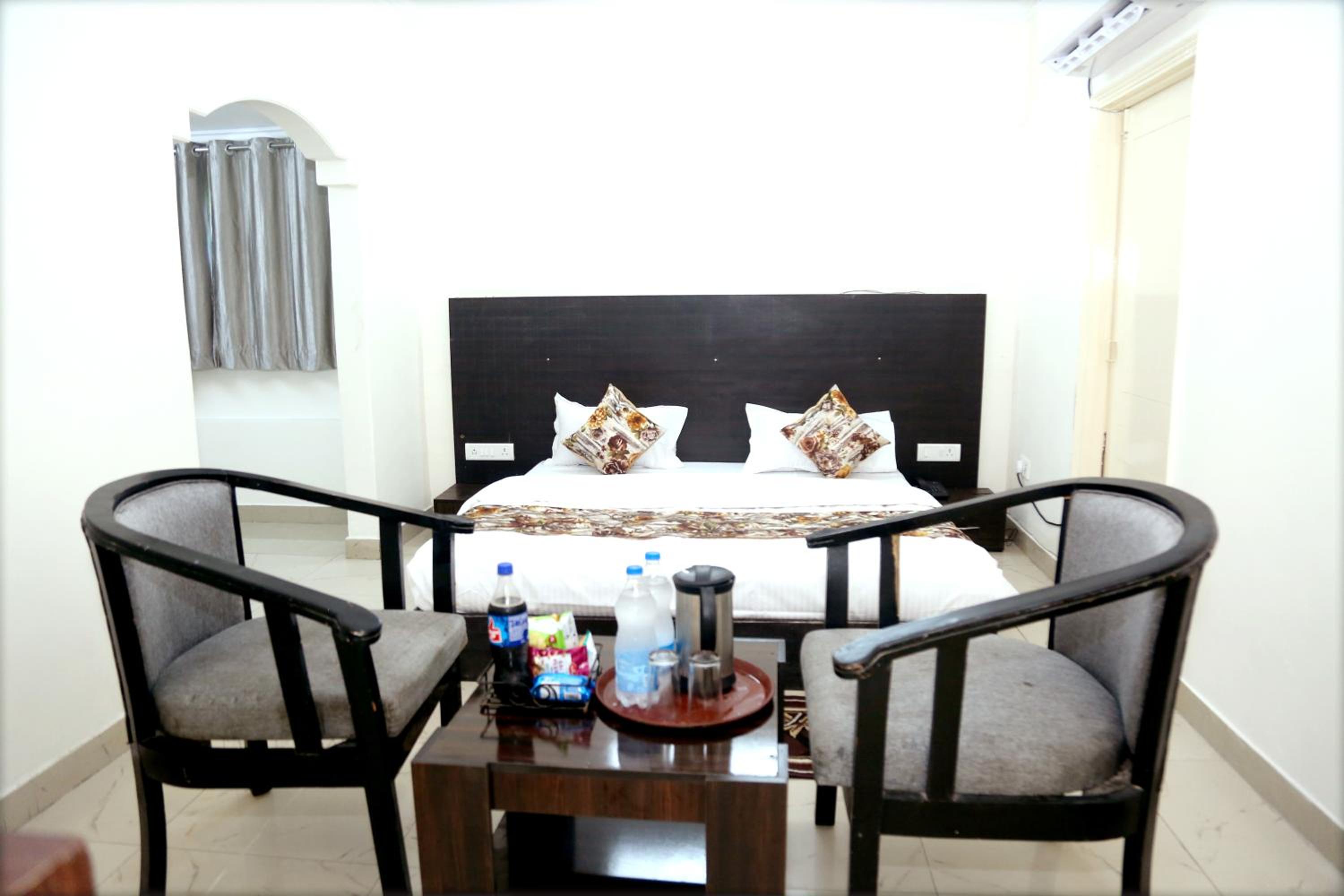 Queen Room photo 1