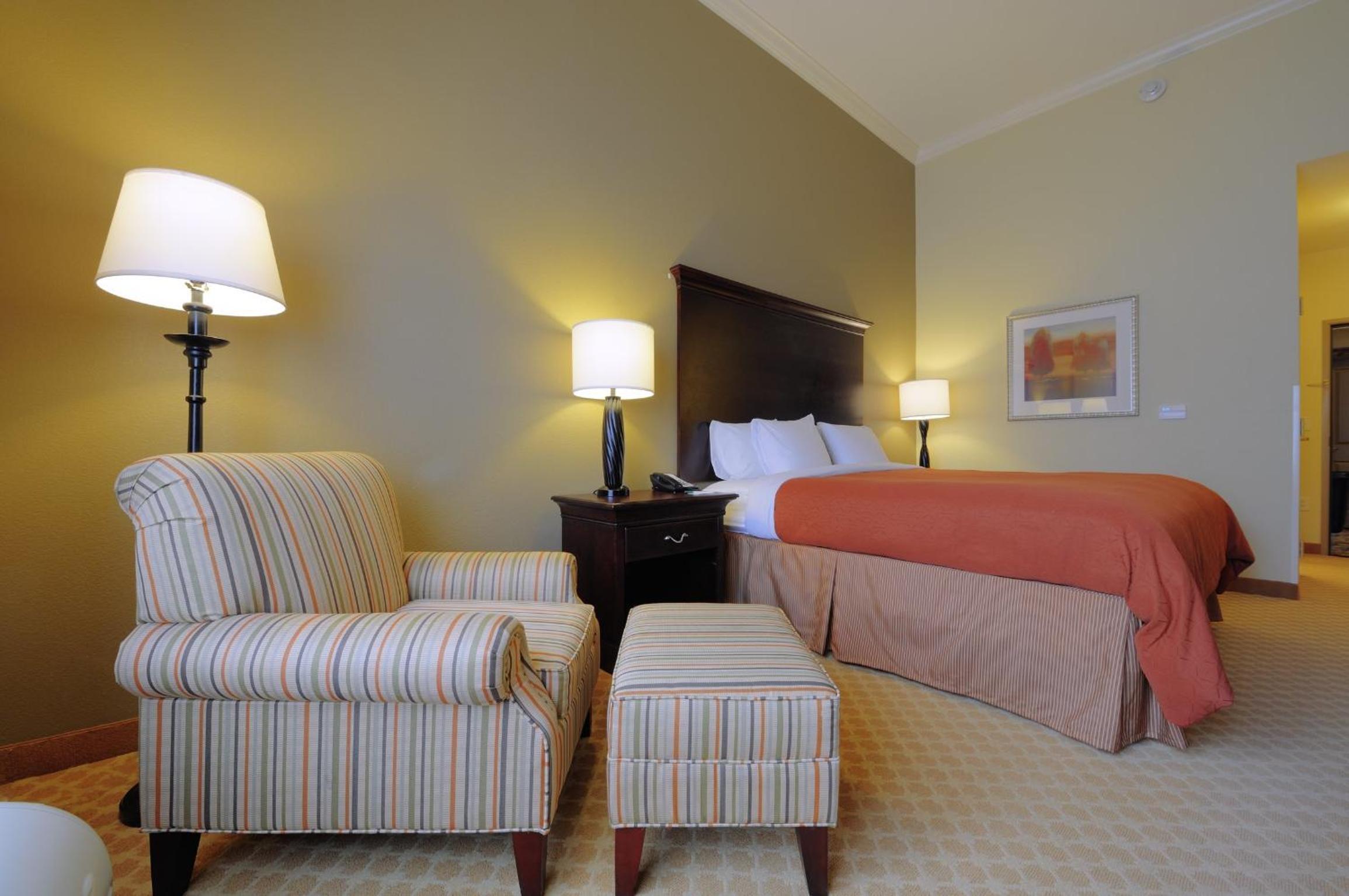 King Room - Non-Smoking - Photo 2